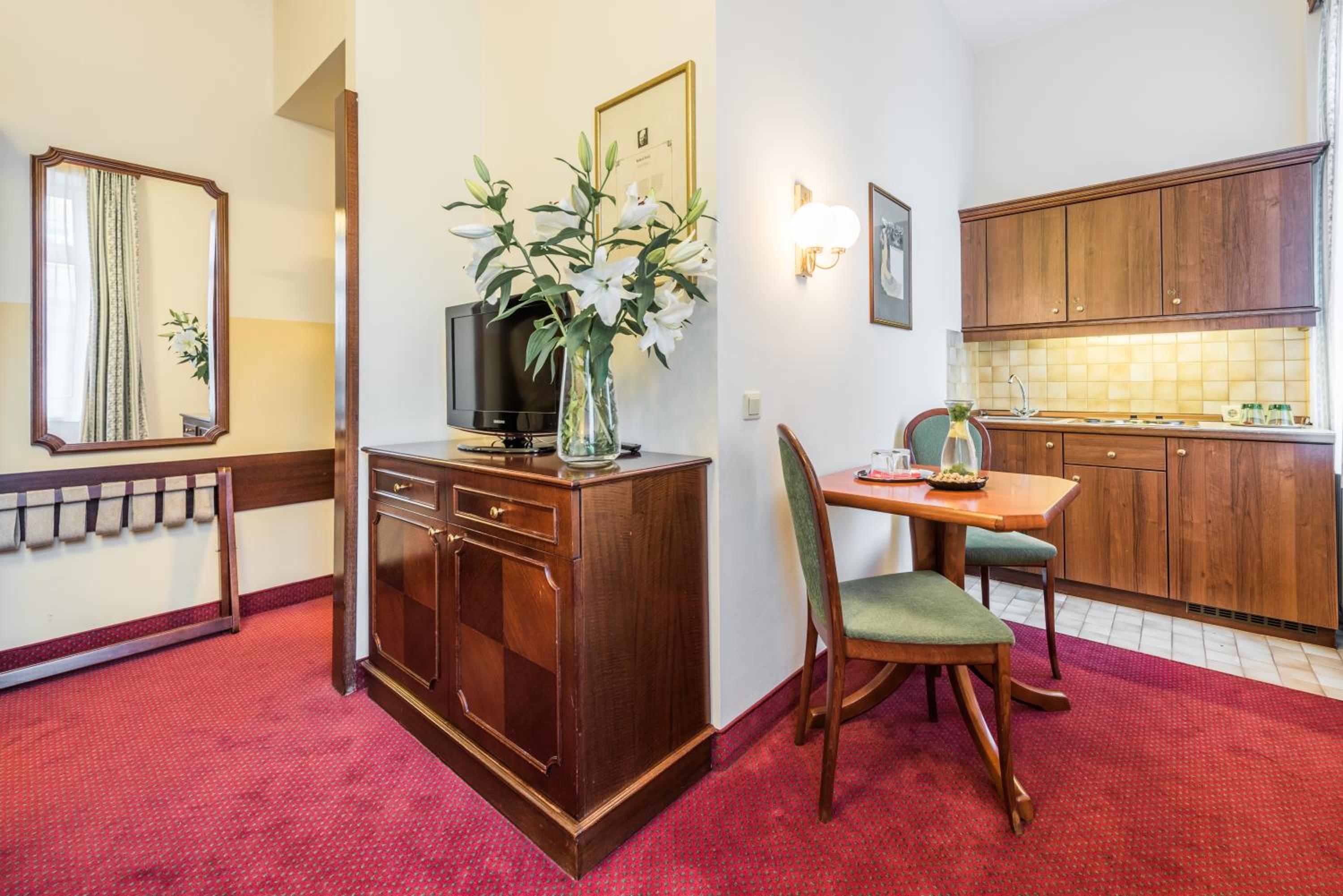 Classic Junior Suite photo 3