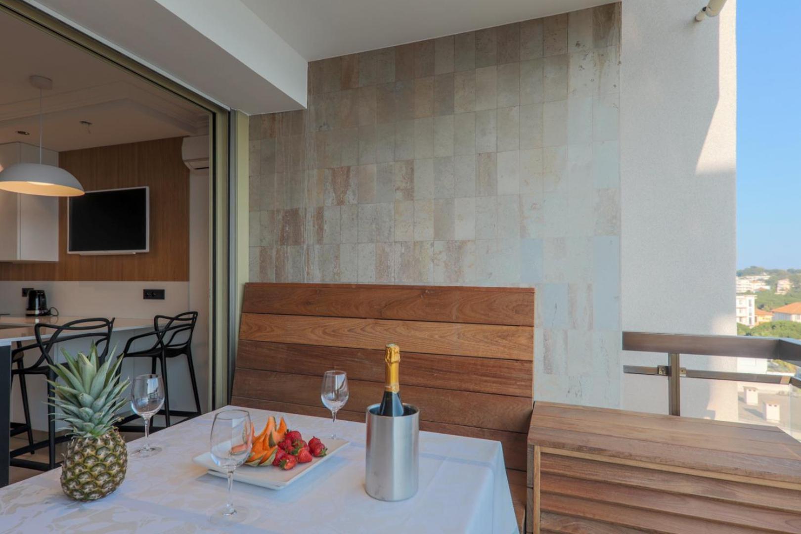 Apartment with Sea View photo 2