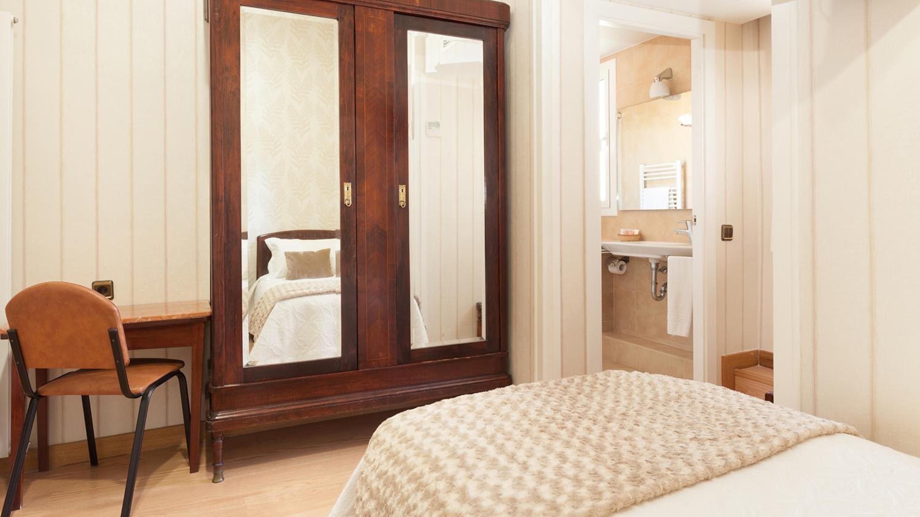 Standard Twin Room photo 3