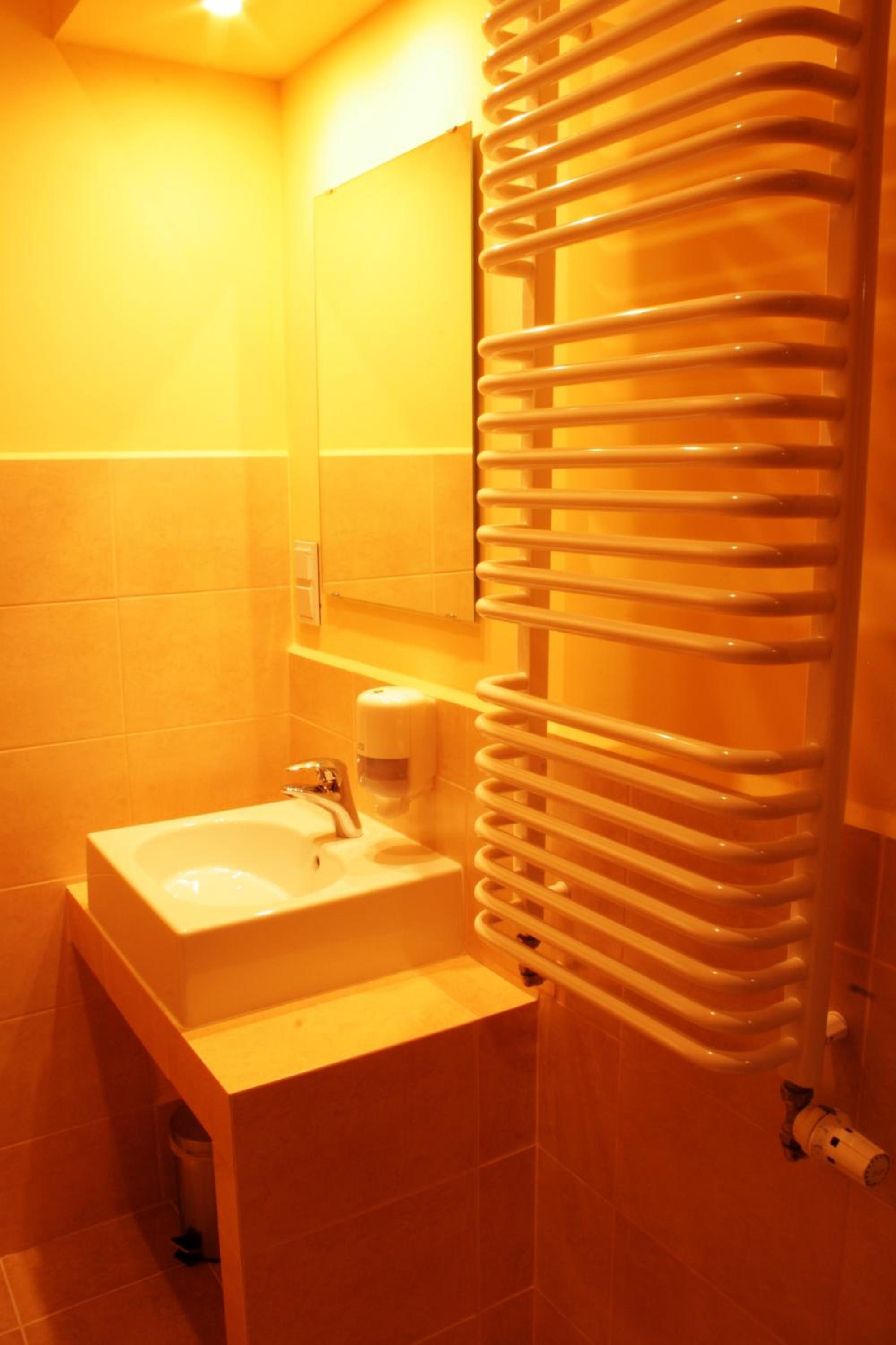 Large Double or Twin Room - Photo 3