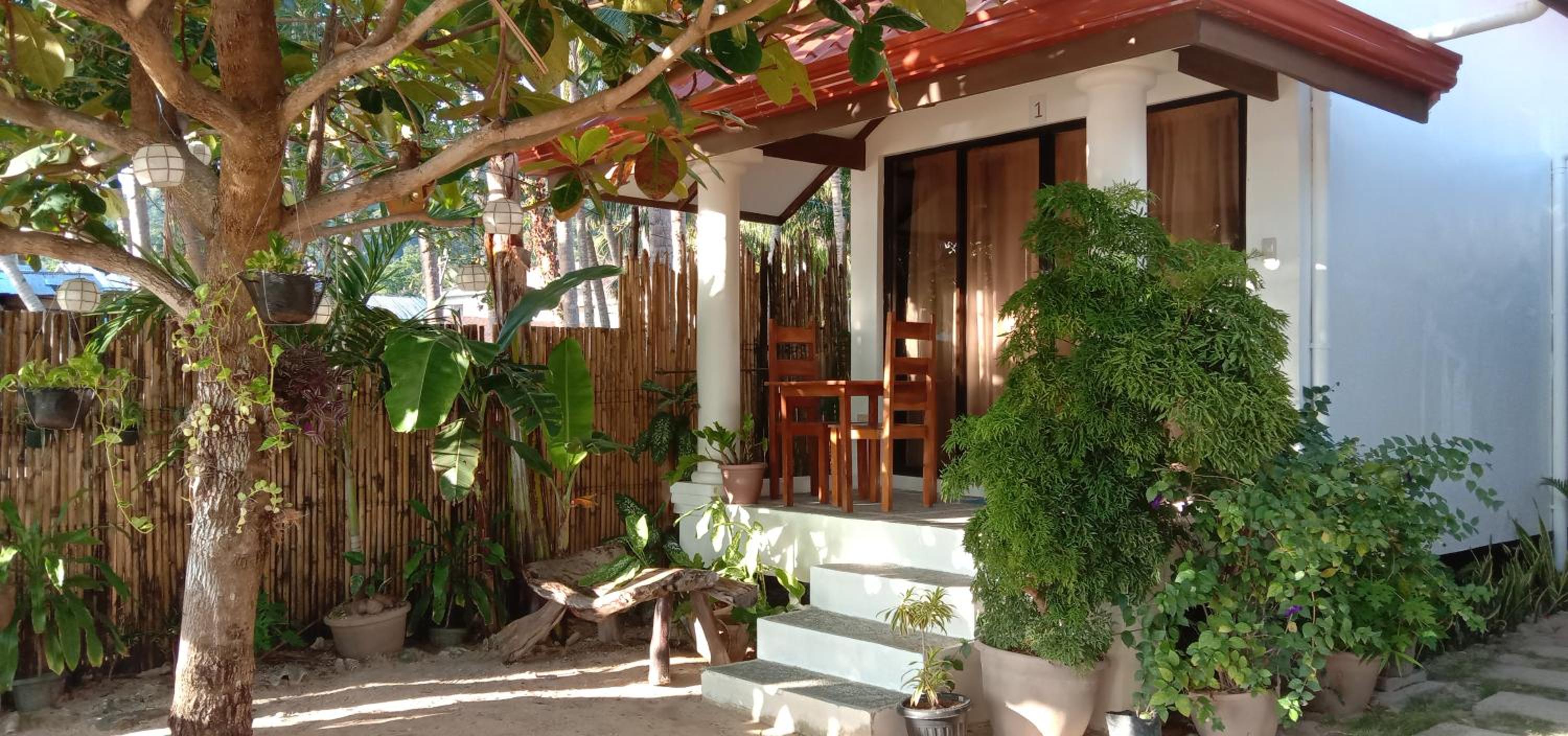 BeachFront Bungalow with Loft - Photo 2