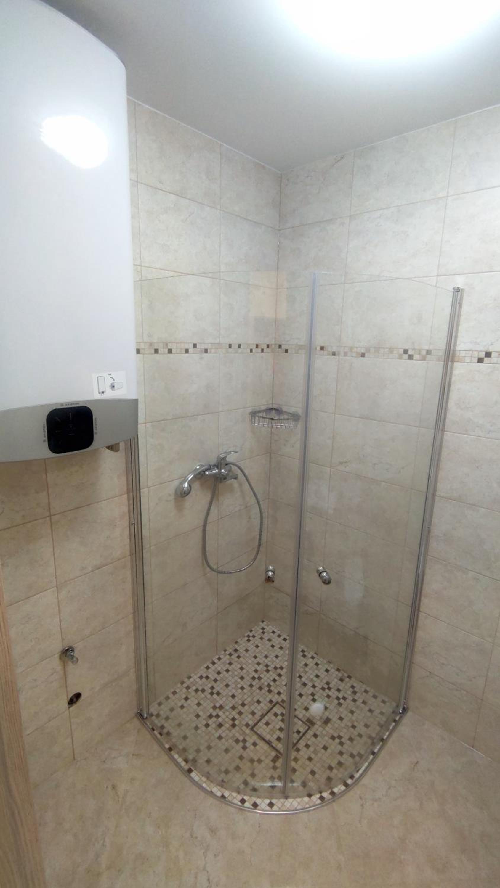 One-Bedroom Apartment - Photo 3