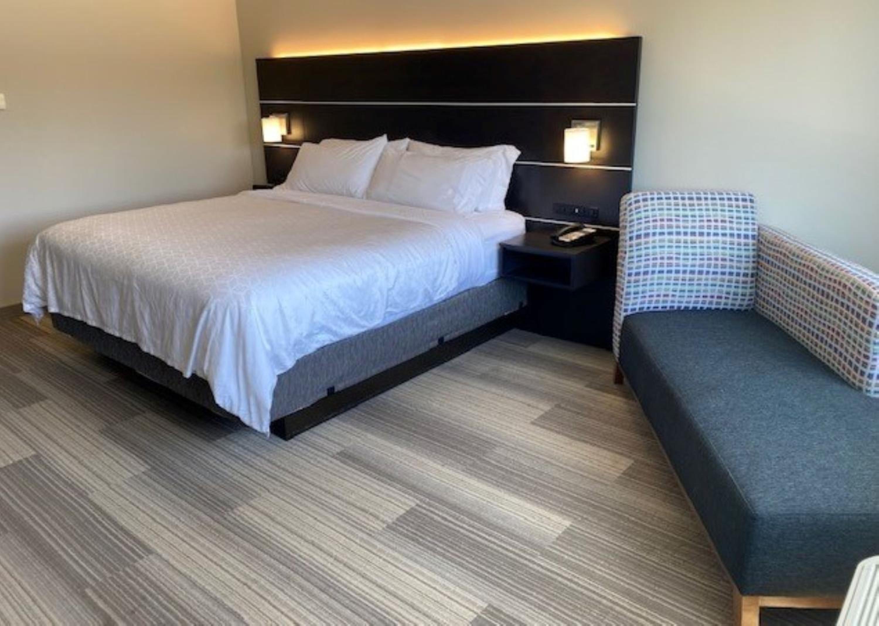 Standard King Room - Photo 1