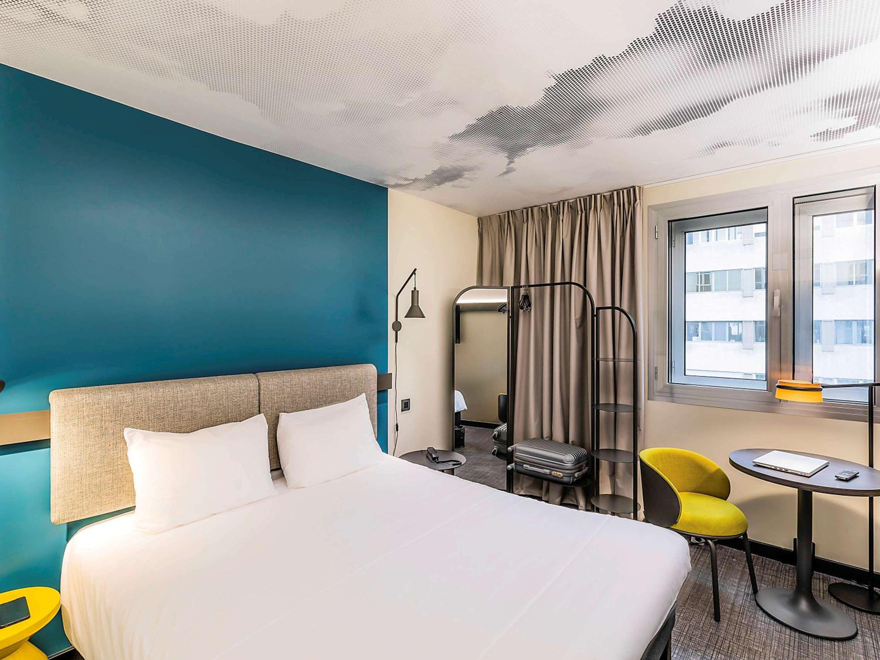 Standard Double Room thumbnail 6