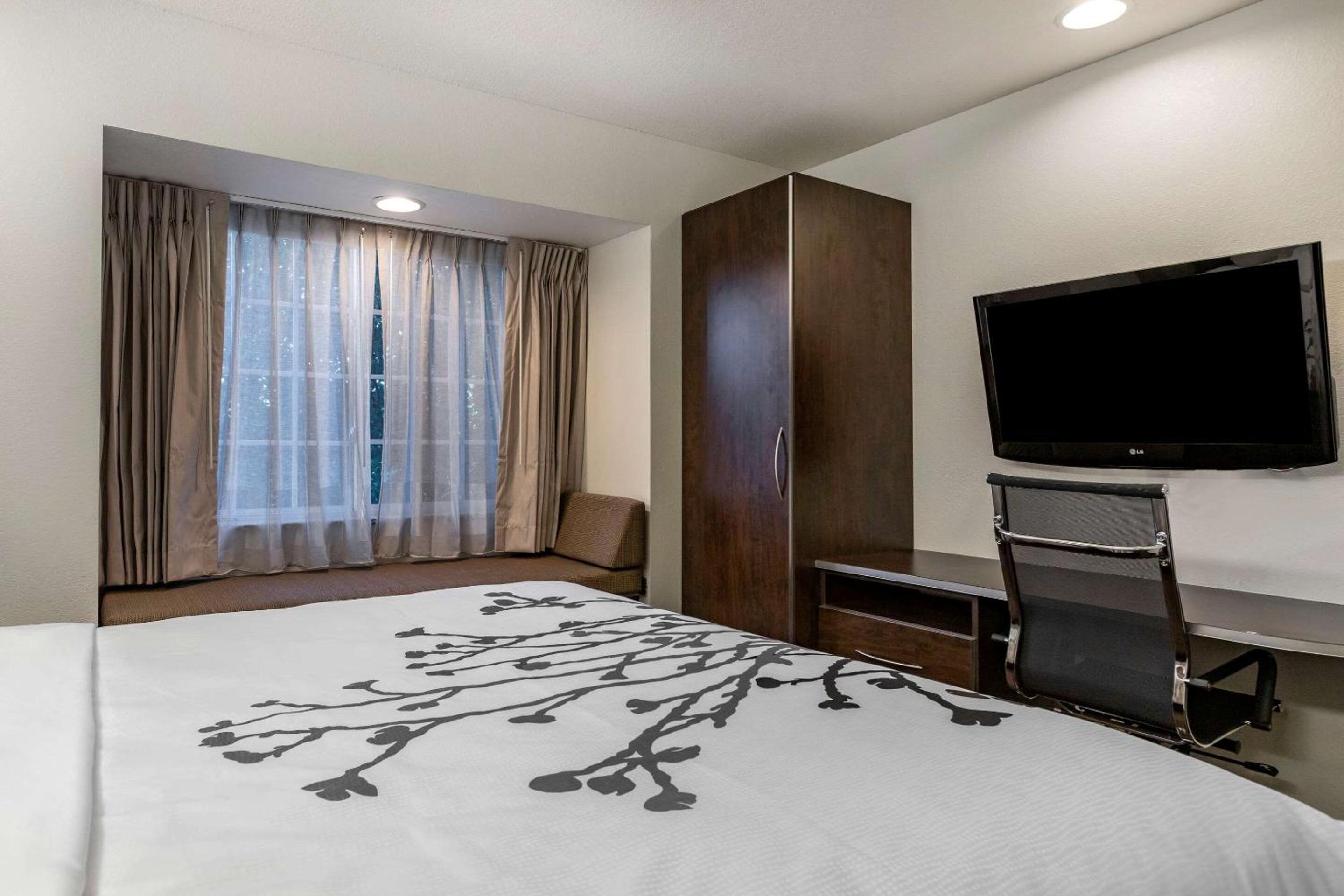 Standard King Room - Non Smoking - Photo 2