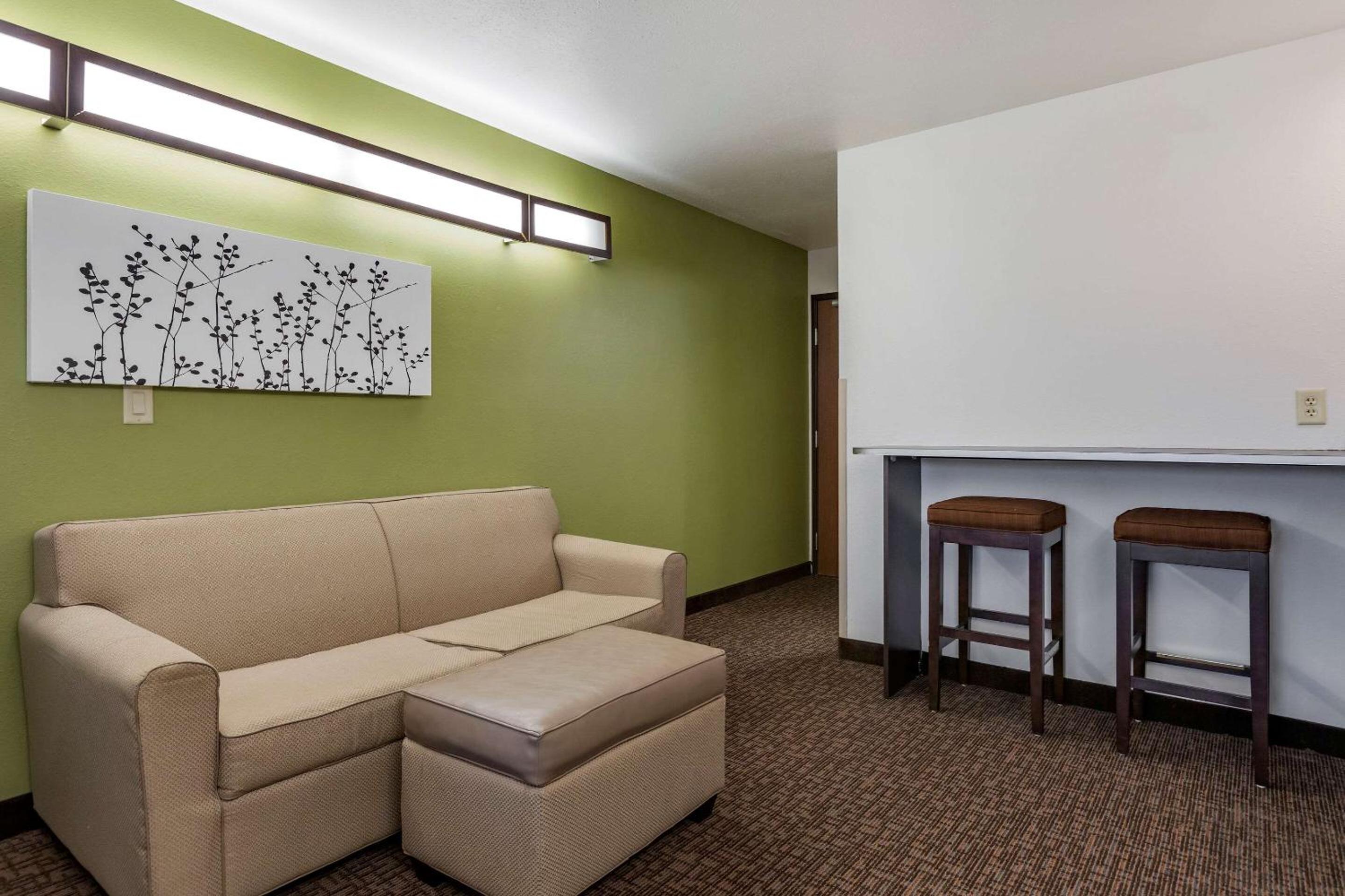 Superior Efficiency King Suite - Non Smoking - Photo 3