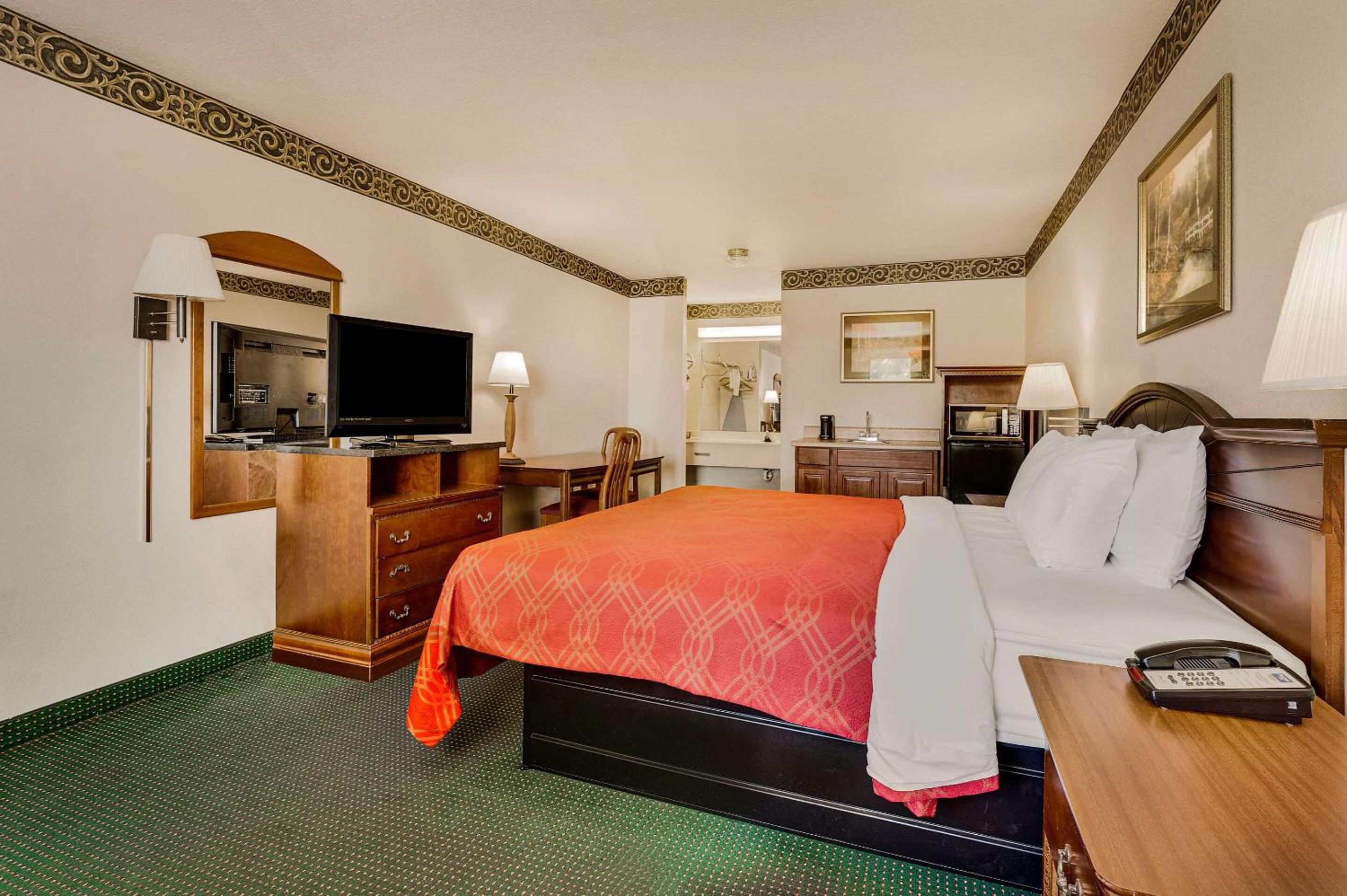 Standard King Room - Smoking - Photo 2