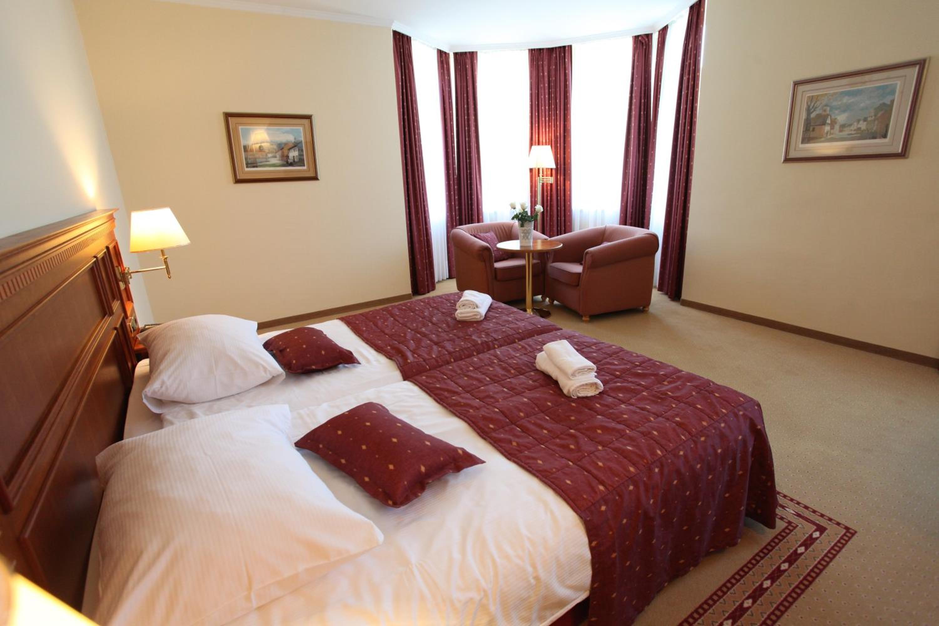 Deluxe Double Room - Photo 8