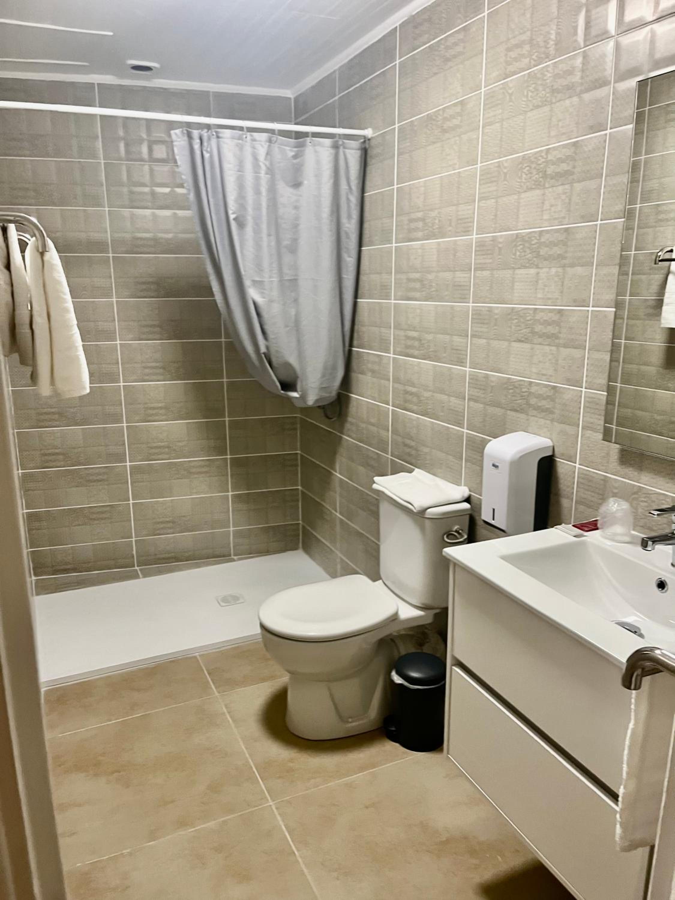 Double Room - Photo 5