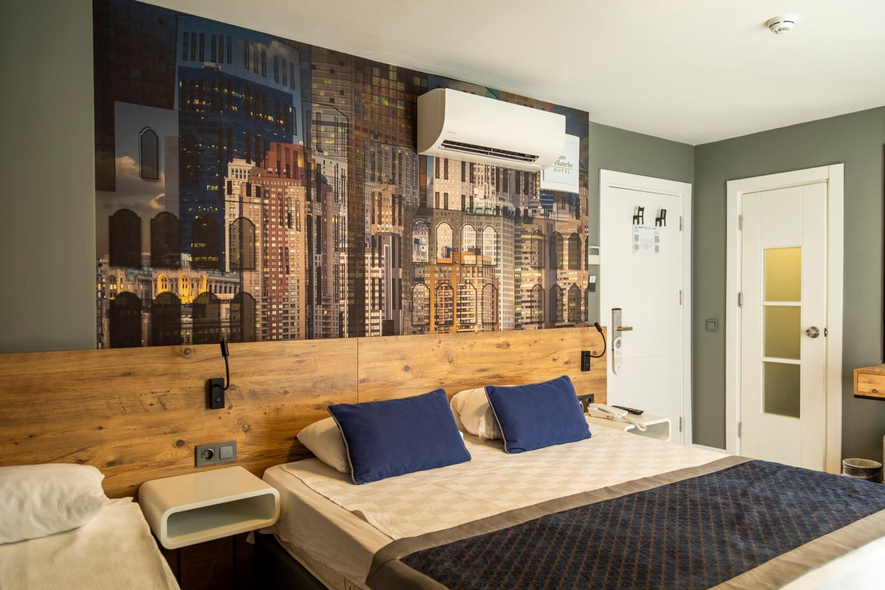 Deluxe Triple Room with Sea View
