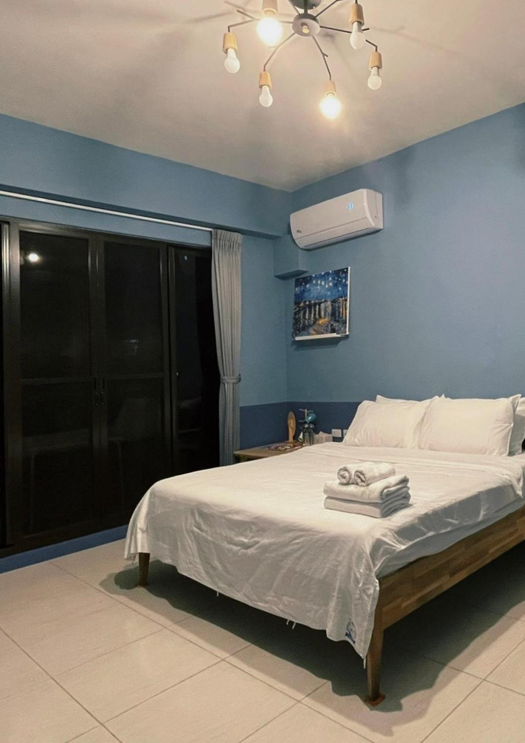 Queen Room with Balcony photo 1