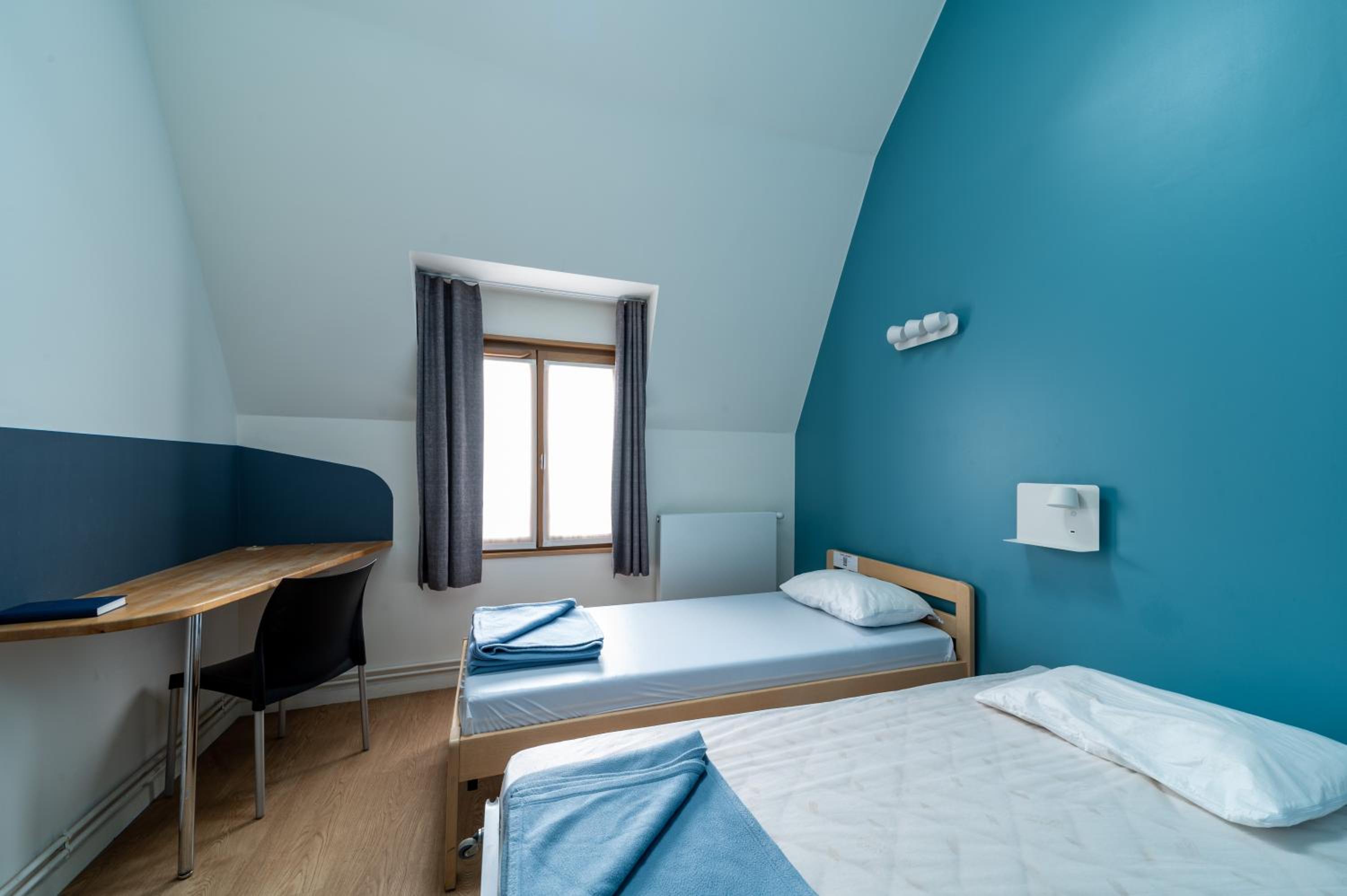Bed in 3-Bed Male Dormitory Room photo 2