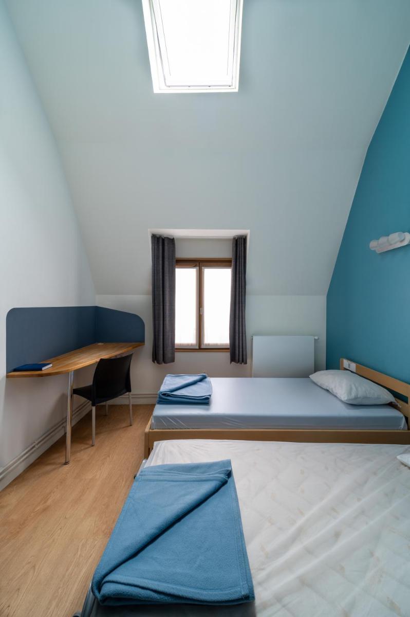 Bed in 2-Bed Female Dormitory Room with Shared Bathroom photo 2
