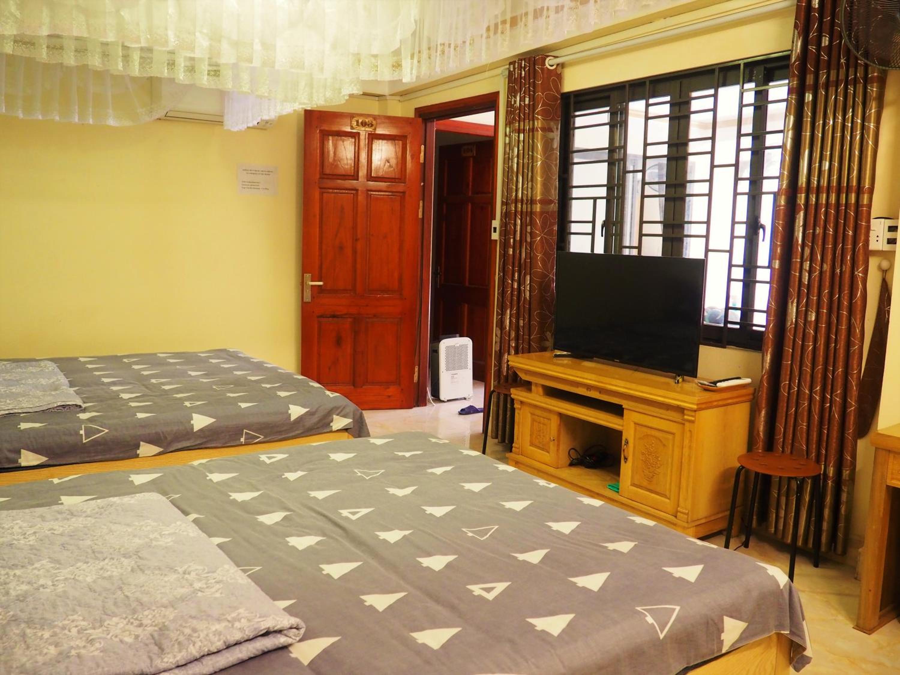 Deluxe Queen Room With Two Queen Beds photo 3