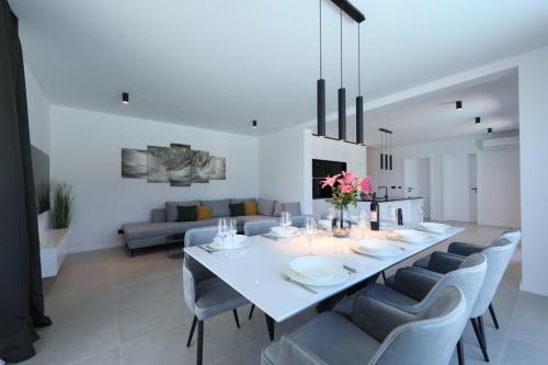 Villa photo 3