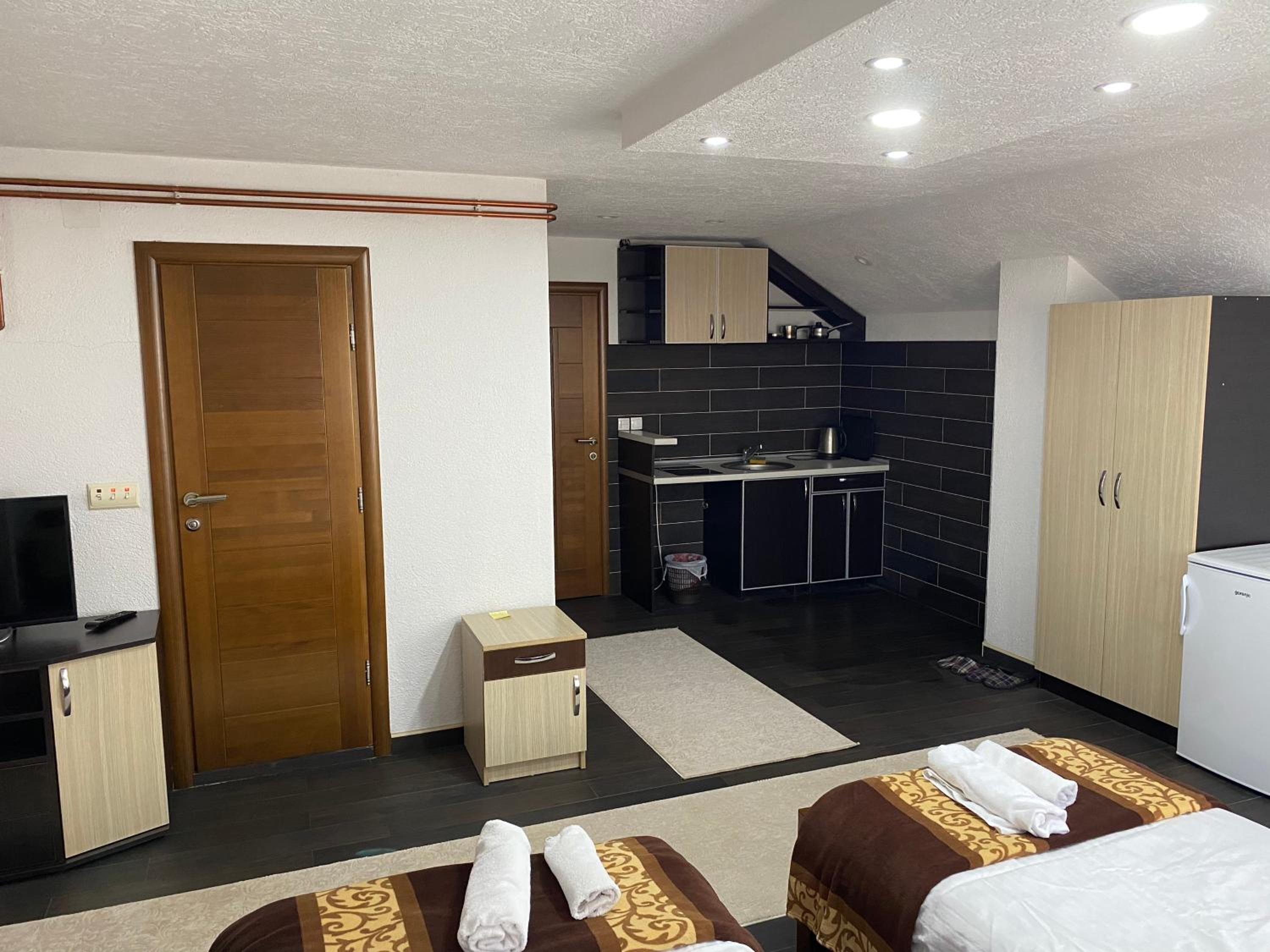 Standard Twin Room with Mountain View