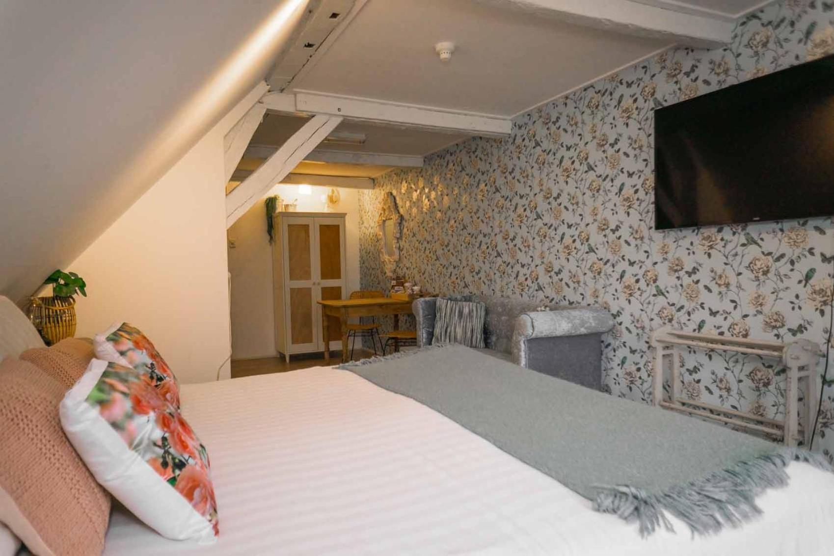 Double Room with Private Bathroom - Photo 5
