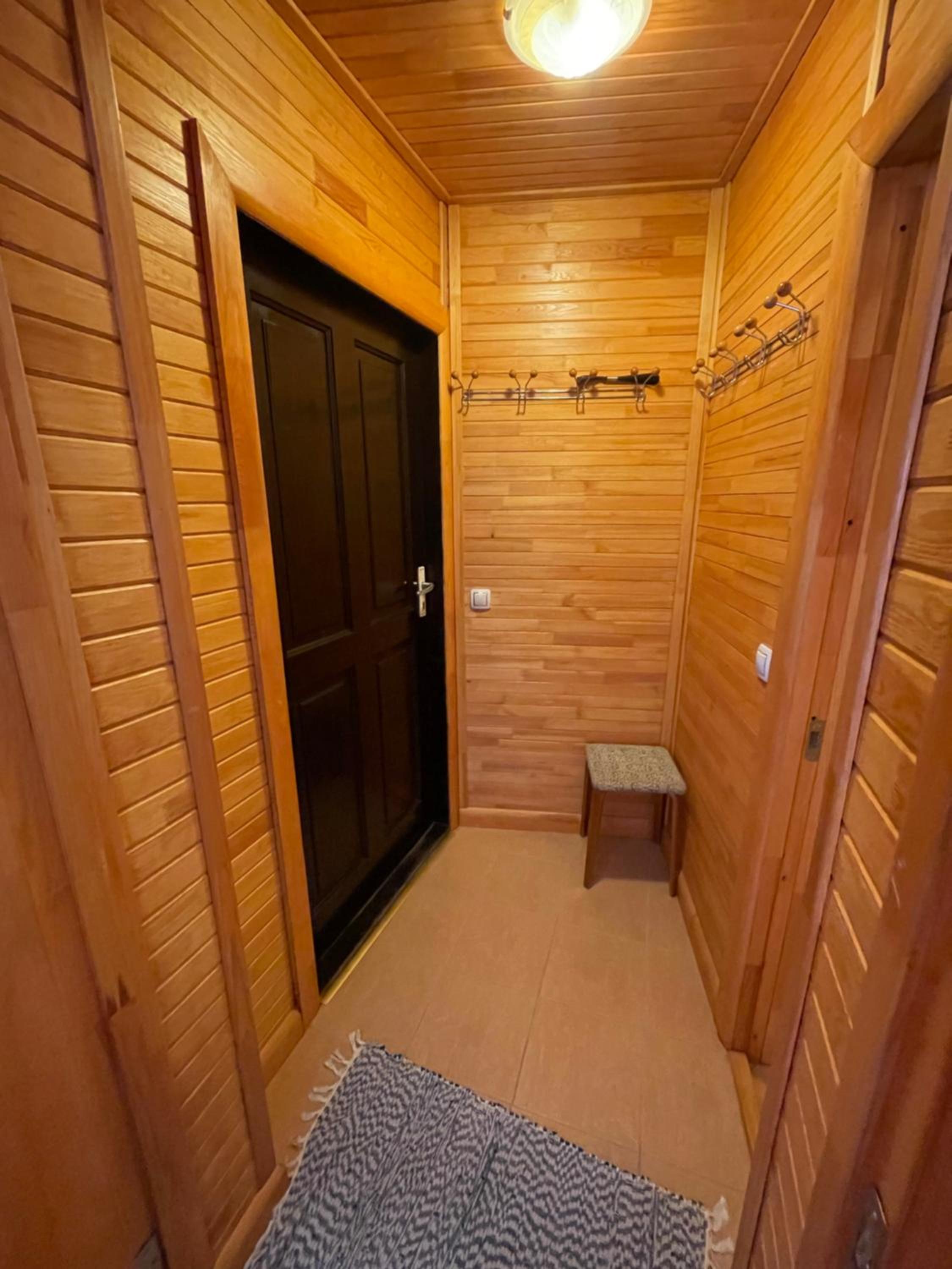 One-Bedroom Apartment - Photo 2