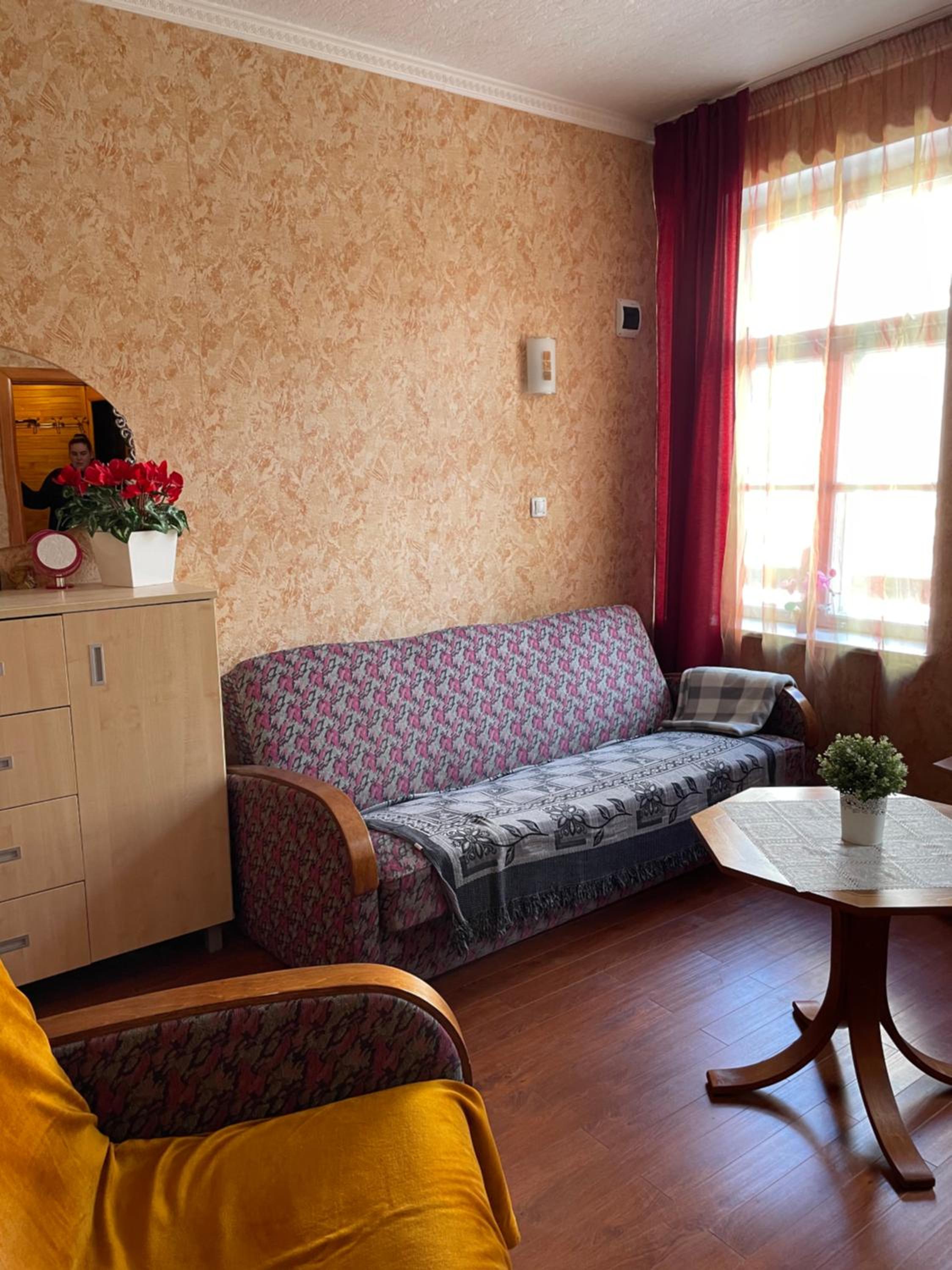 One-Bedroom Apartment - Photo 3