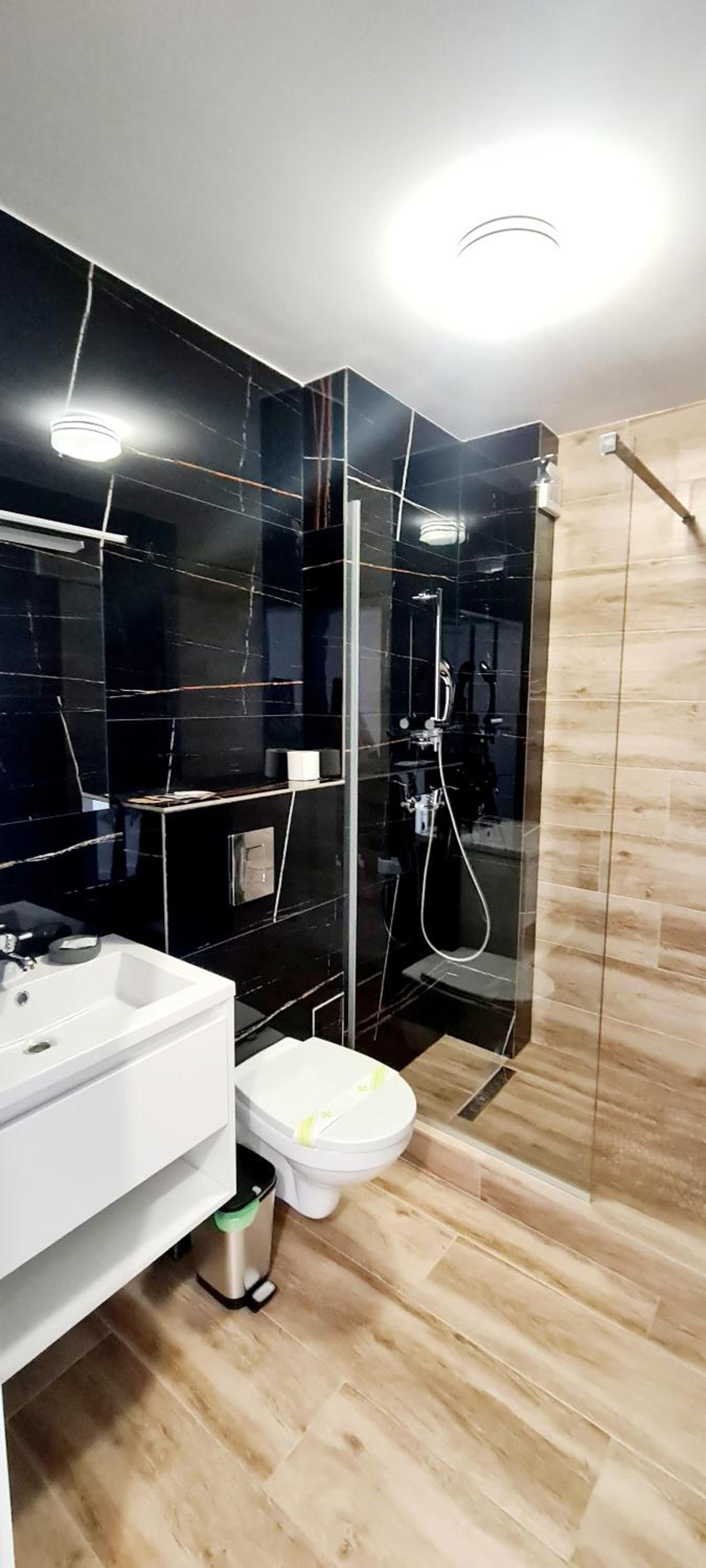 One-Bedroom Apartment - Photo 11