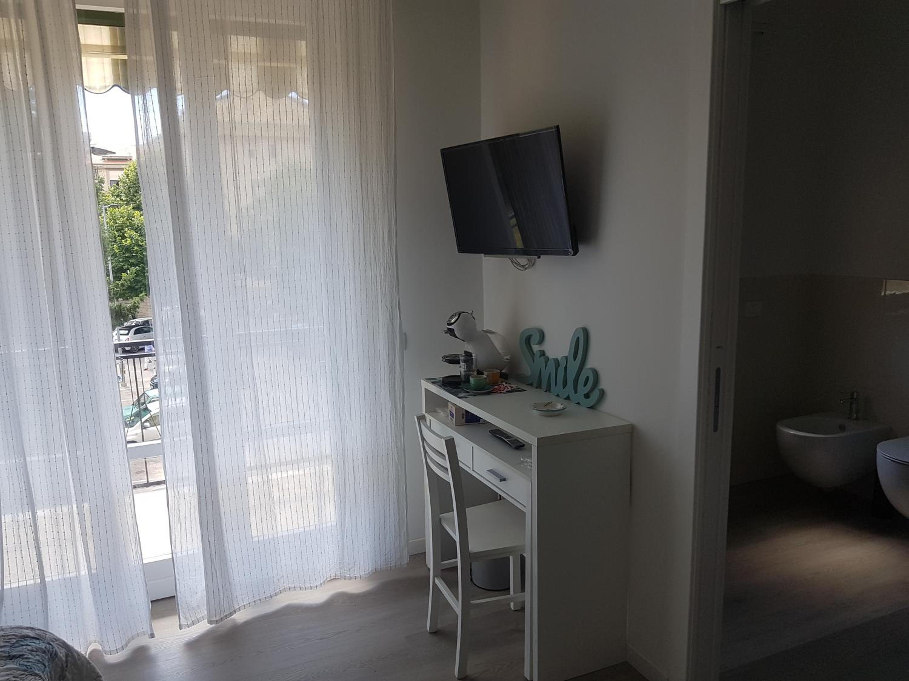 Deluxe Double Room (2 Adults + 1 Child) photo 2