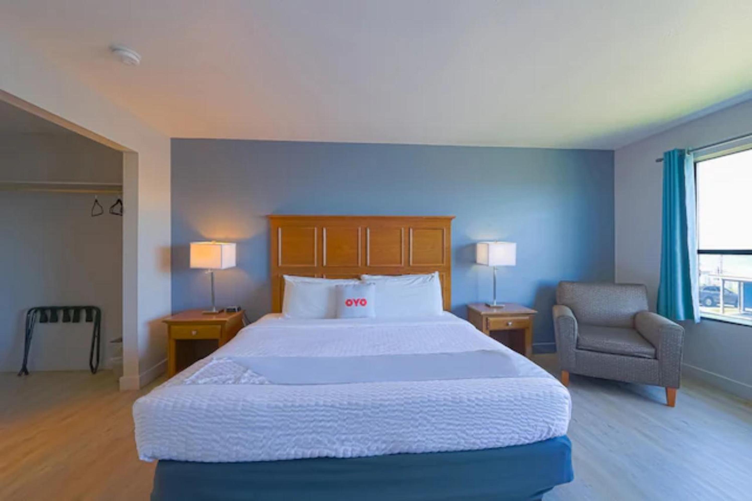 King Bed - Limited Ocean view	 photo 3