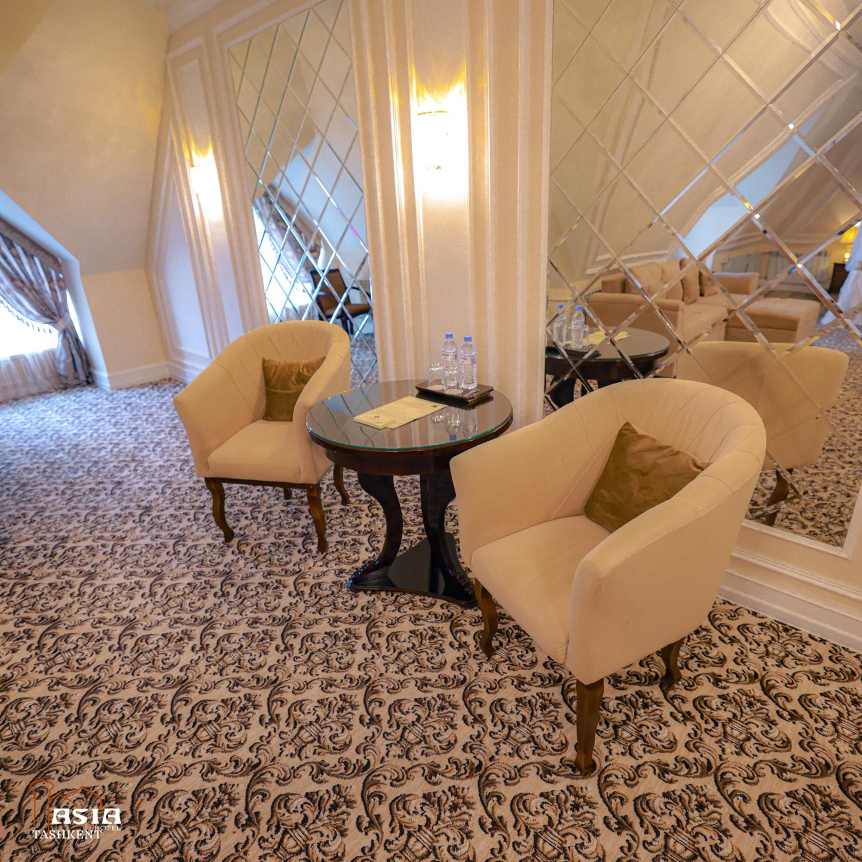 King Suite - Photo 3