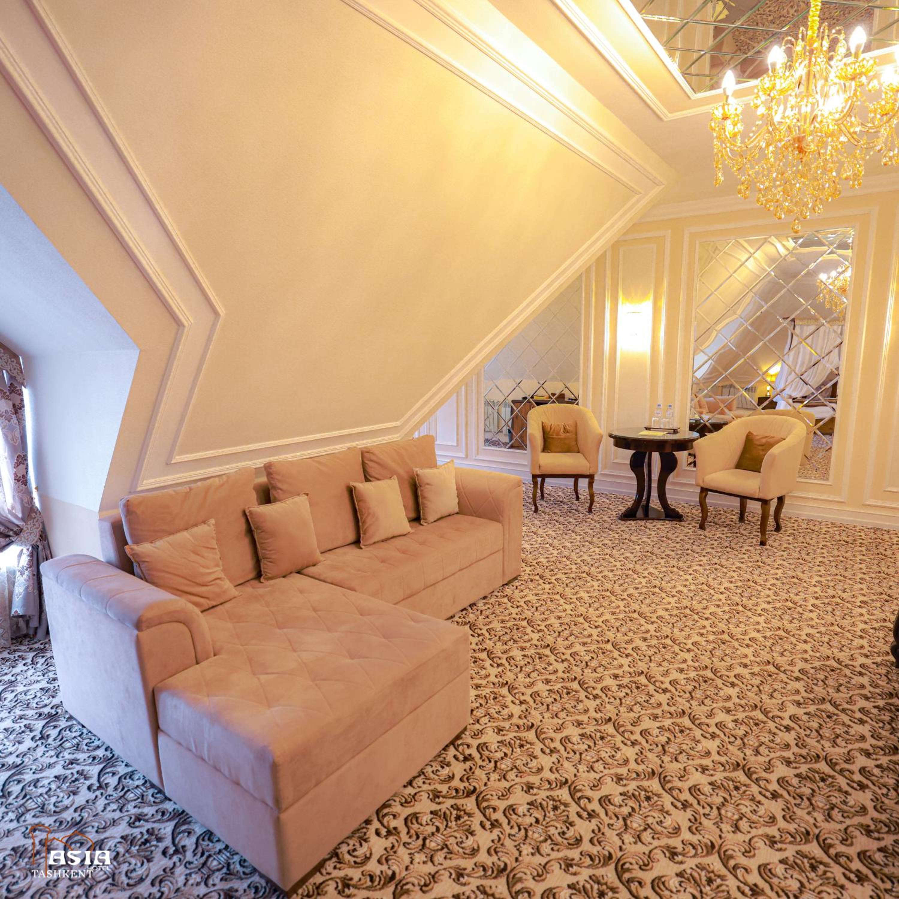 King Suite - Photo 6