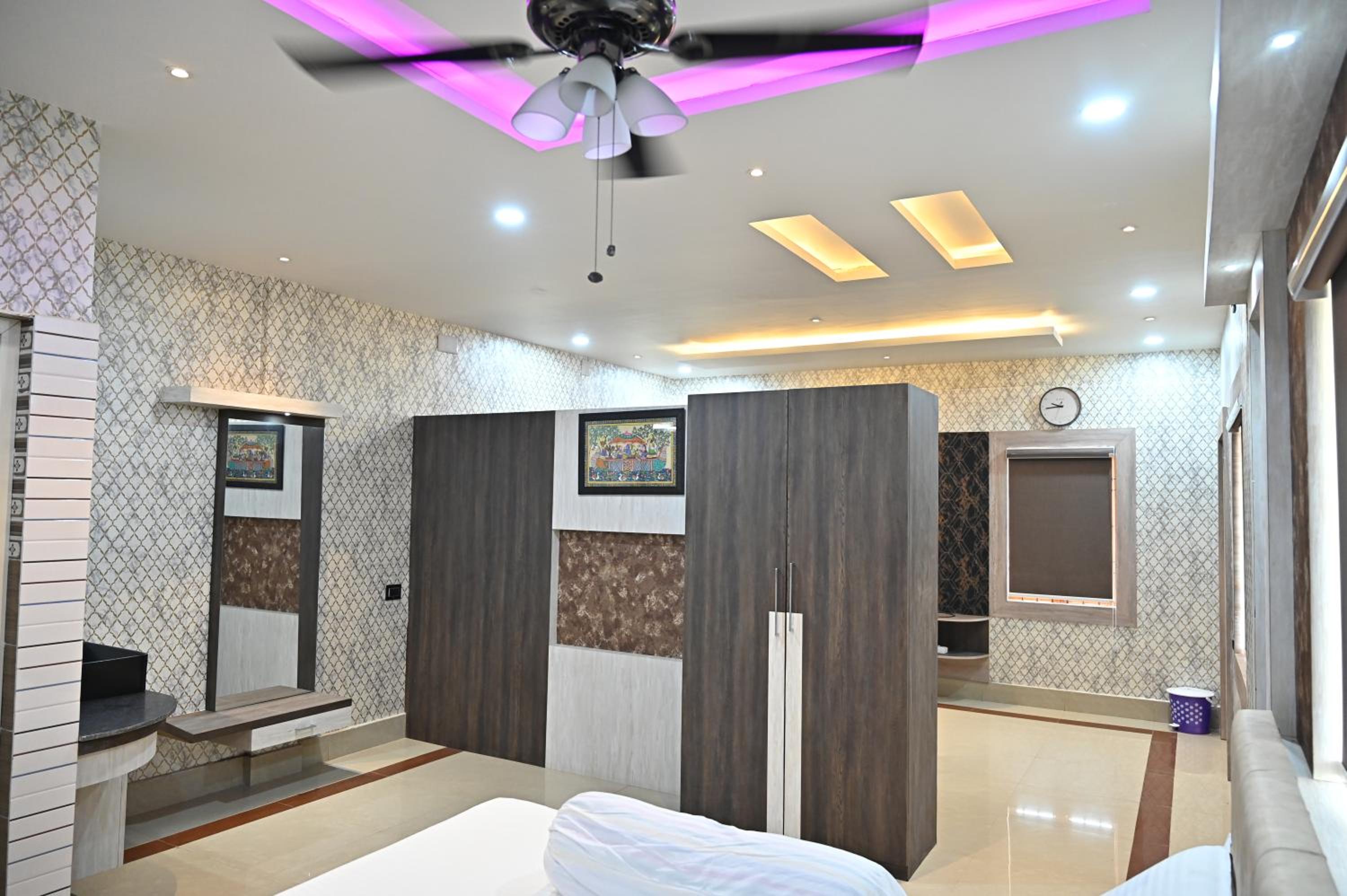 Superior King Suite