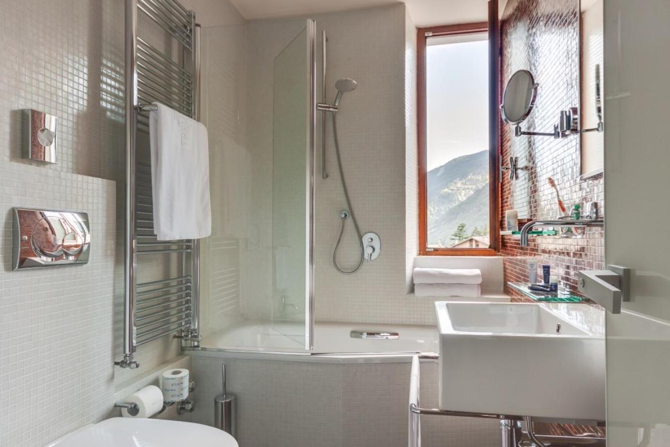 Double or Twin Room with Mountain View - Photo 2