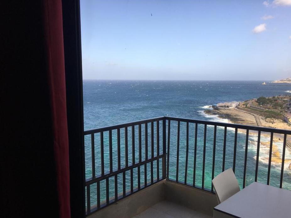 Double or Twin Room with Sea View - Photo 6