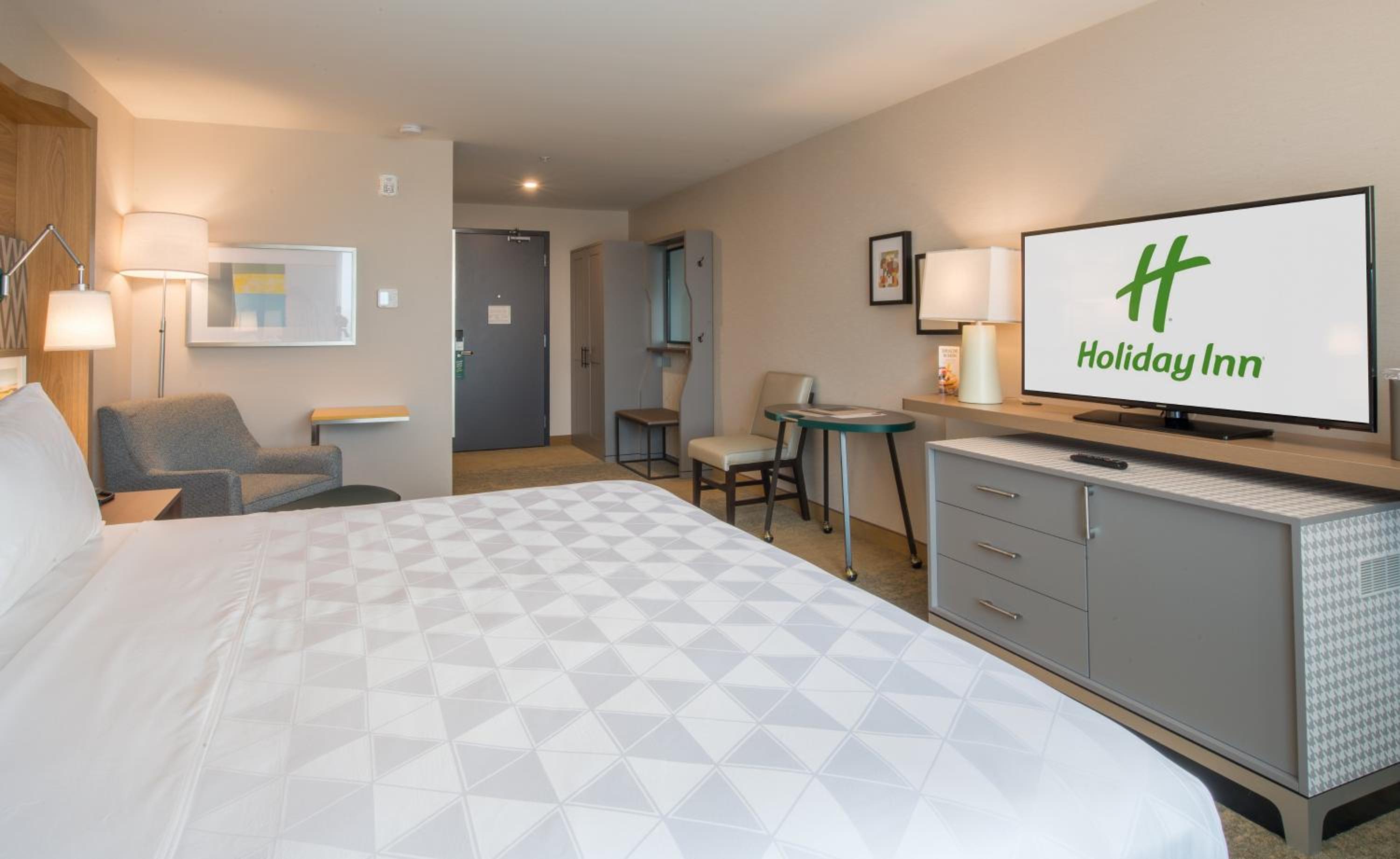 Standard King Room - Photo 7