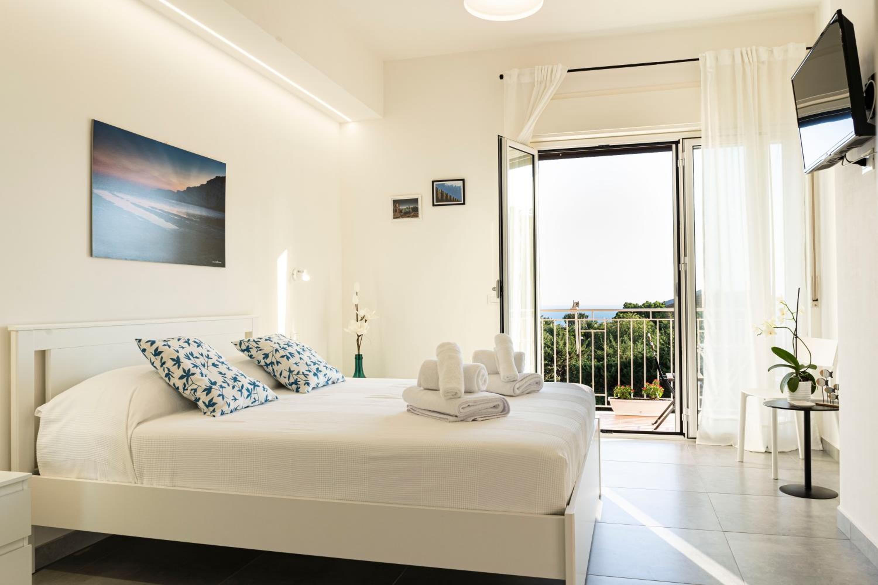 One-Bedroom Apartment - Photo 6