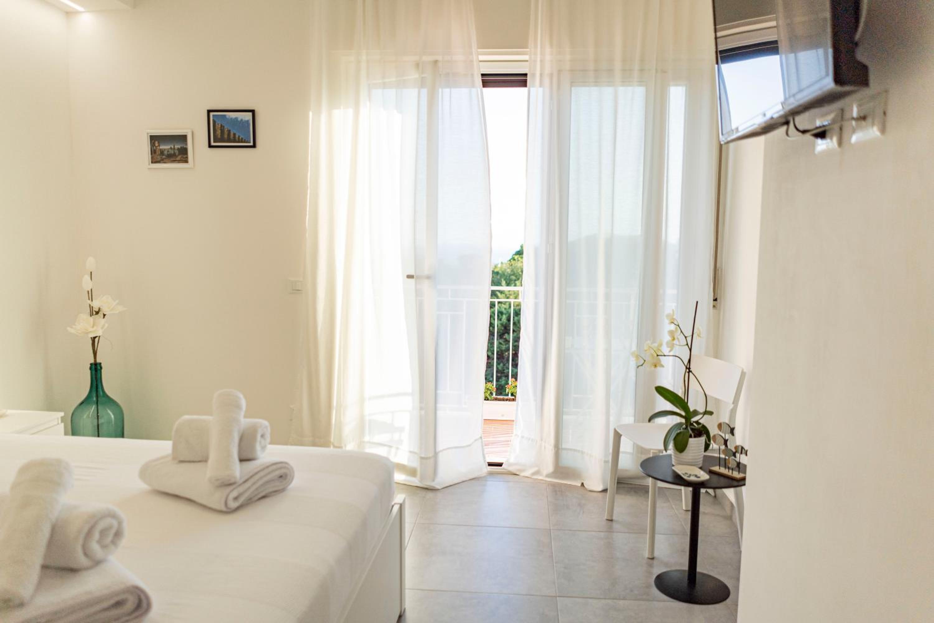 One-Bedroom Apartment - Photo 1
