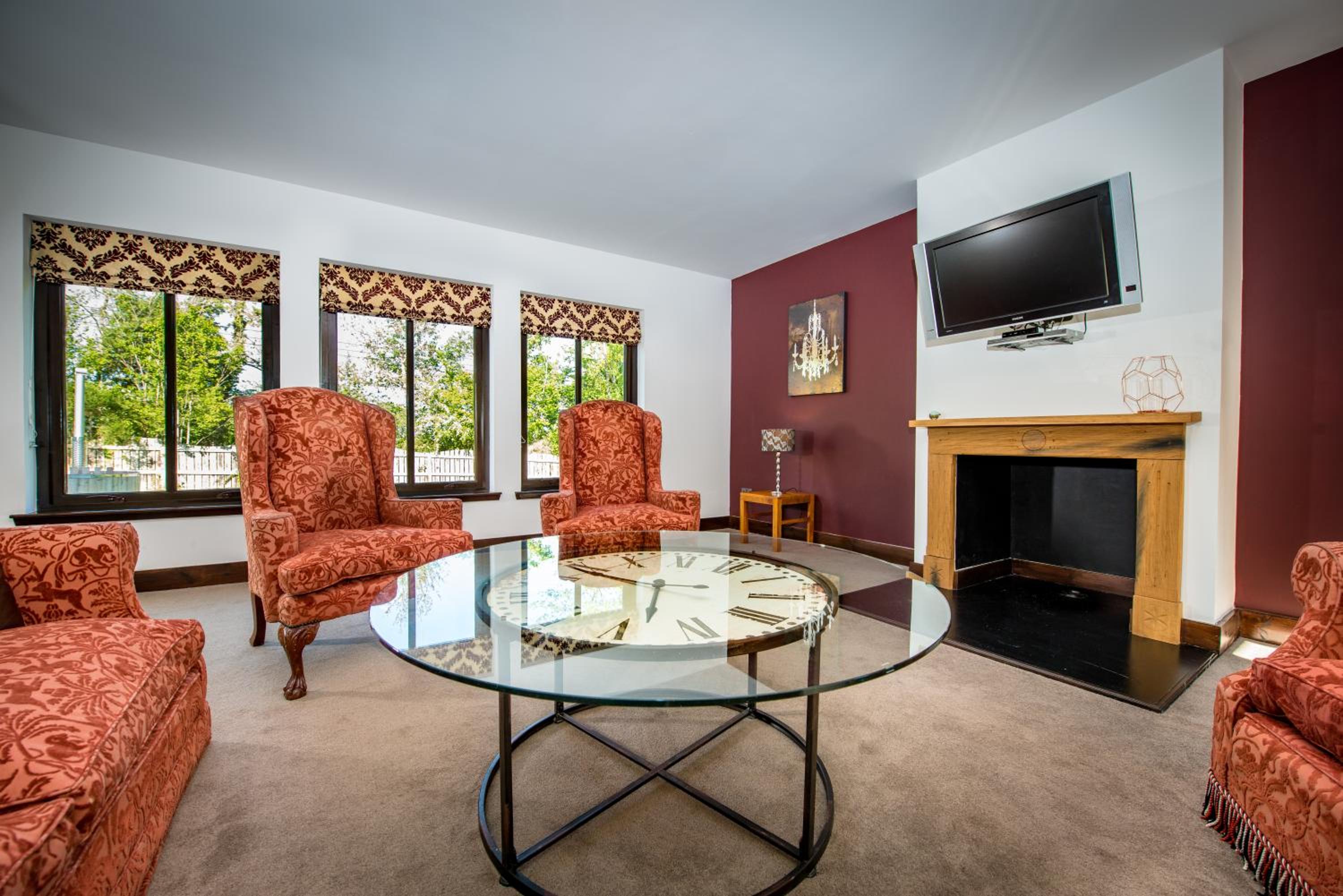 Tempus Fugit Mini Manor photo 1