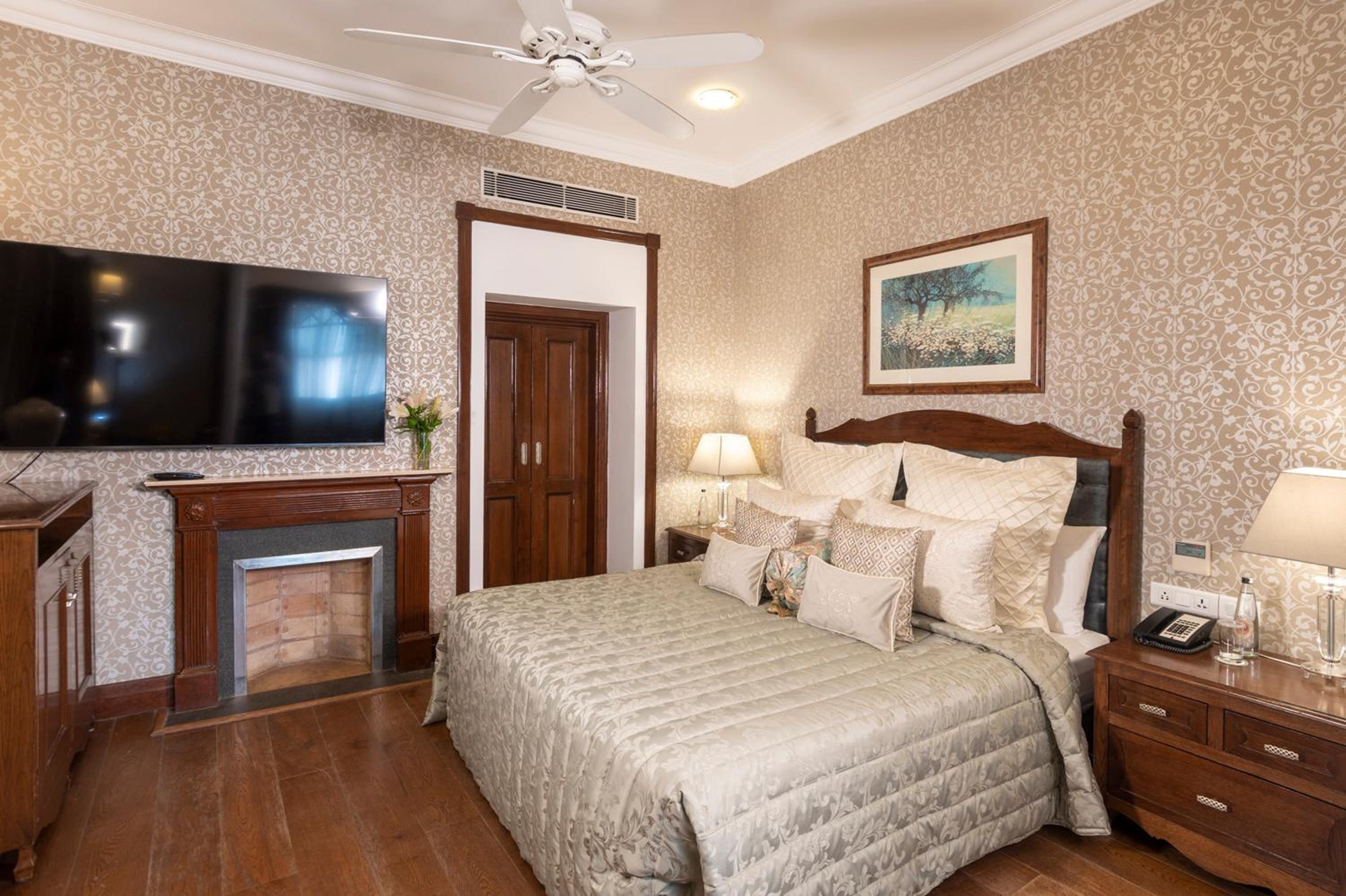 King Room with 20 % off on food, soft beverages and Spa along with free pickup and drop to Mall Road photo 3