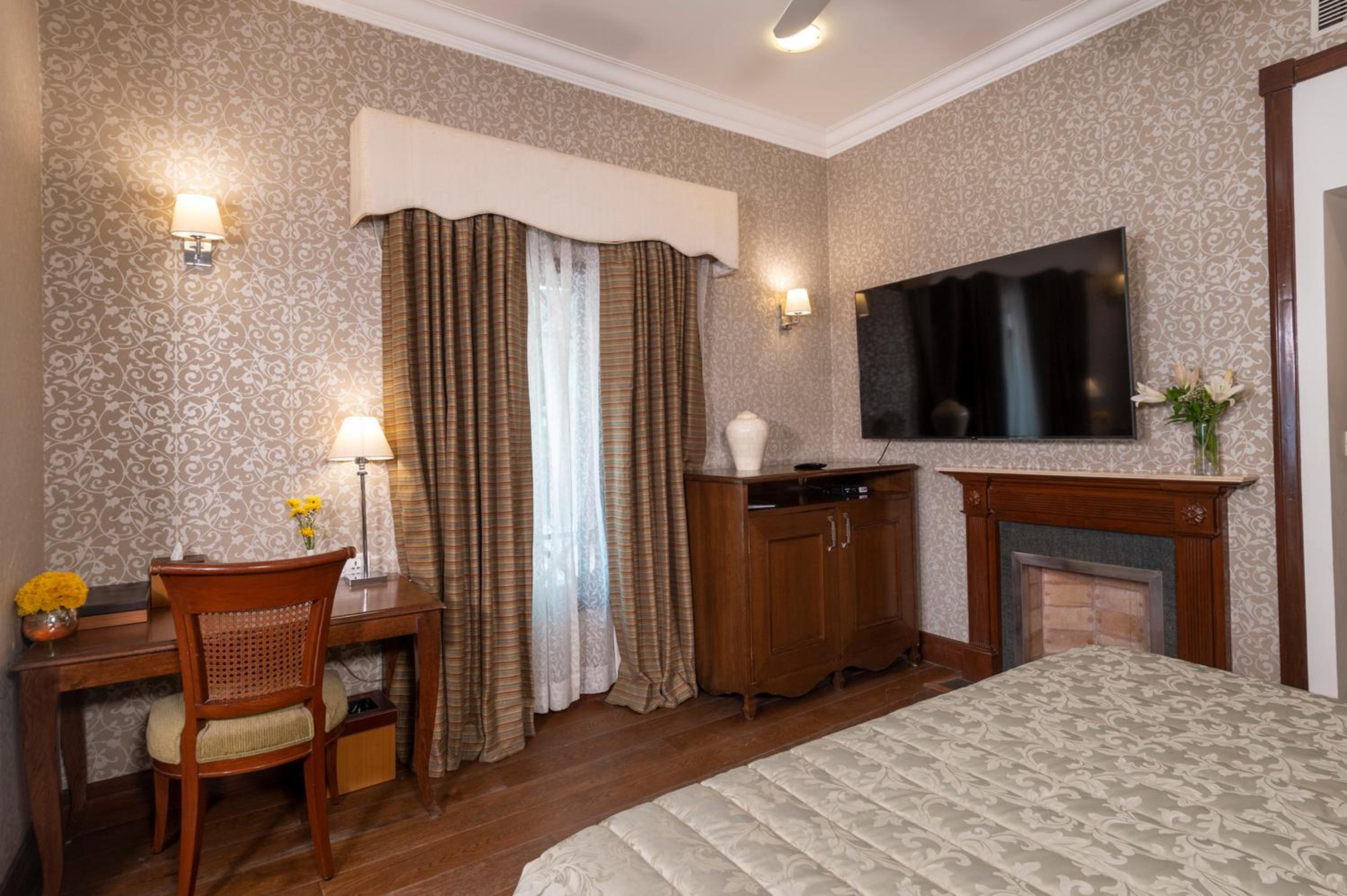 King Room with 20 % off on food, soft beverages and Spa along with free pickup and drop to Mall Road photo 2