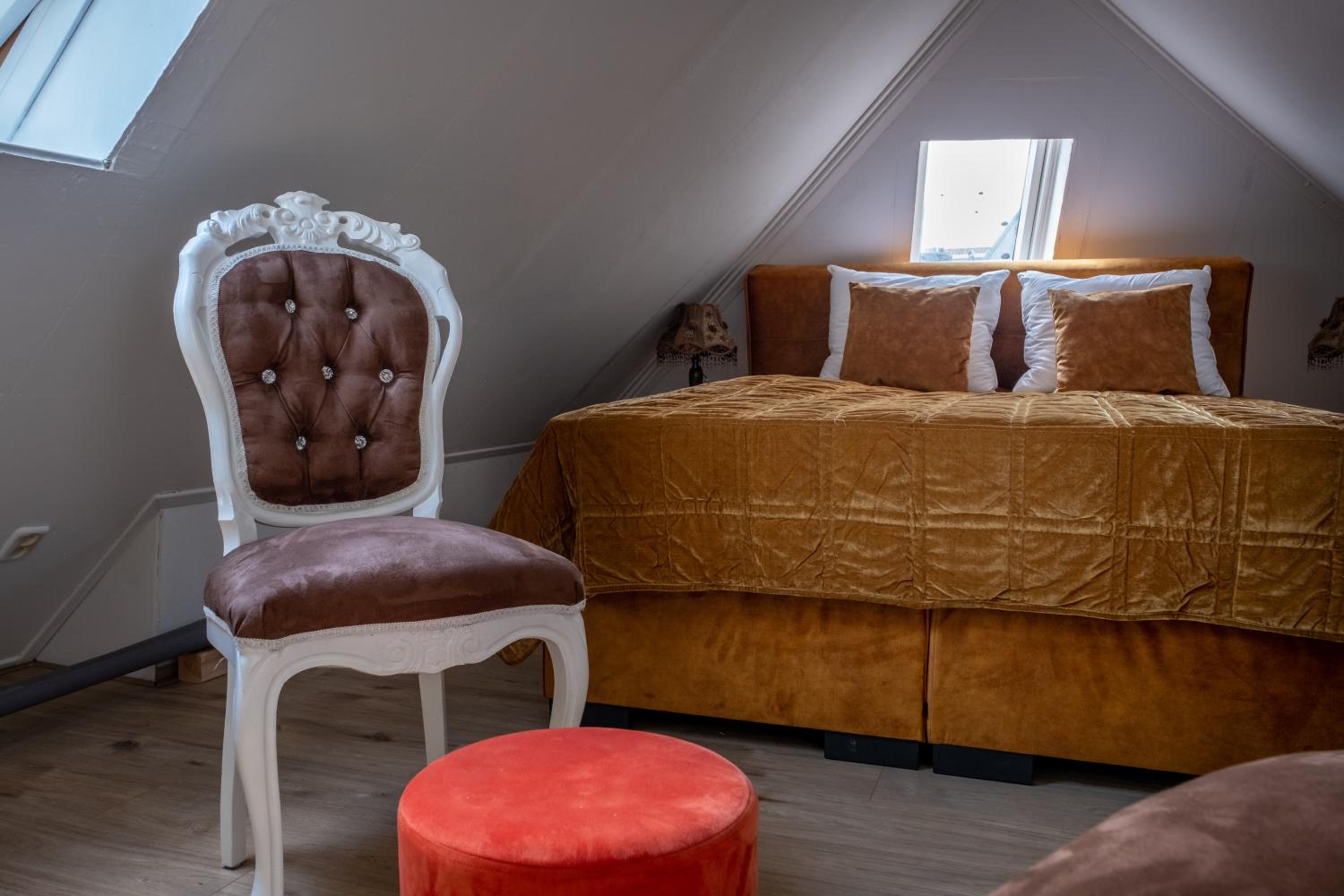 Budget Double Room photo 3