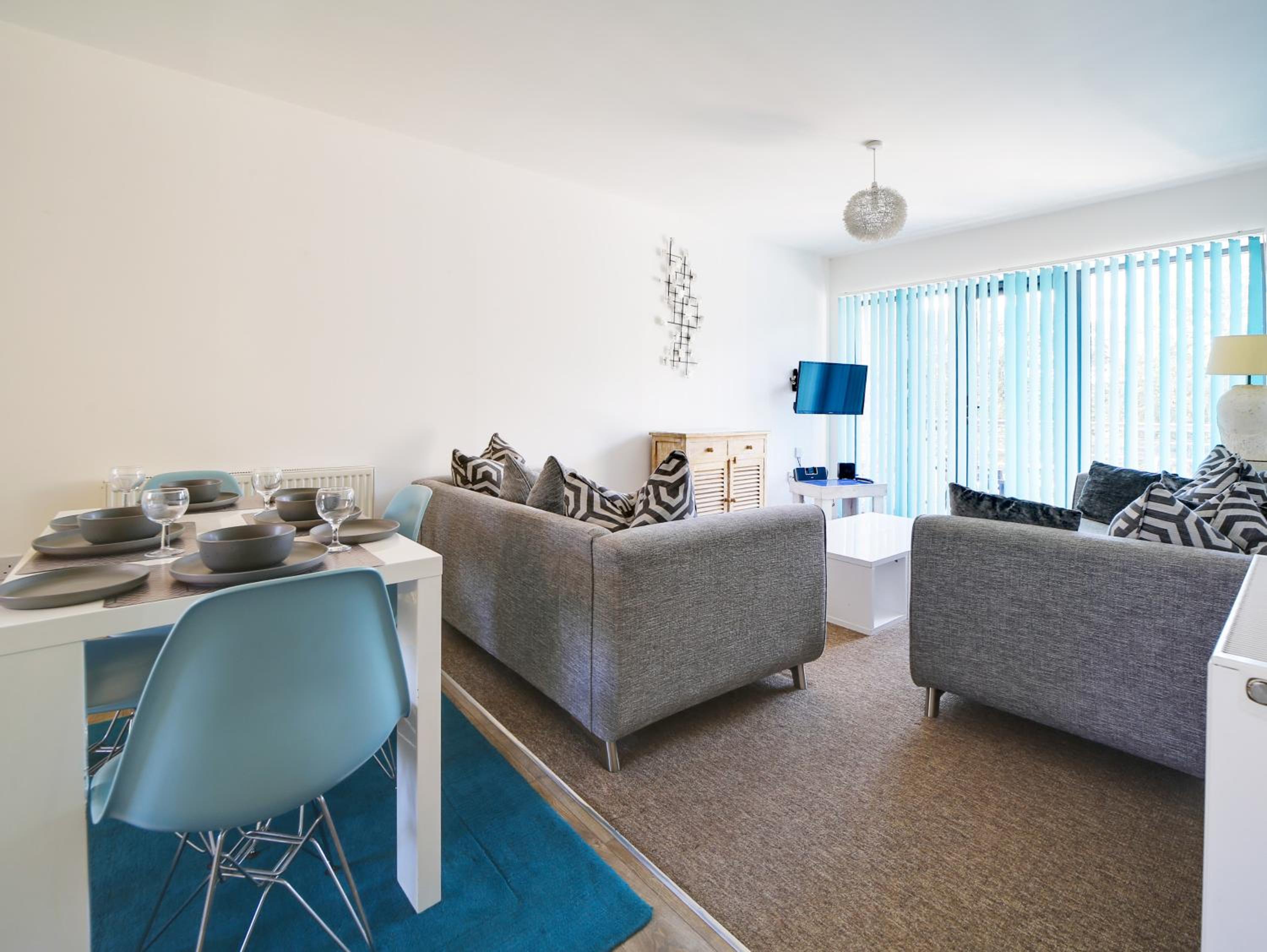 Two-Bedroom Apartment with Balcony photo 3