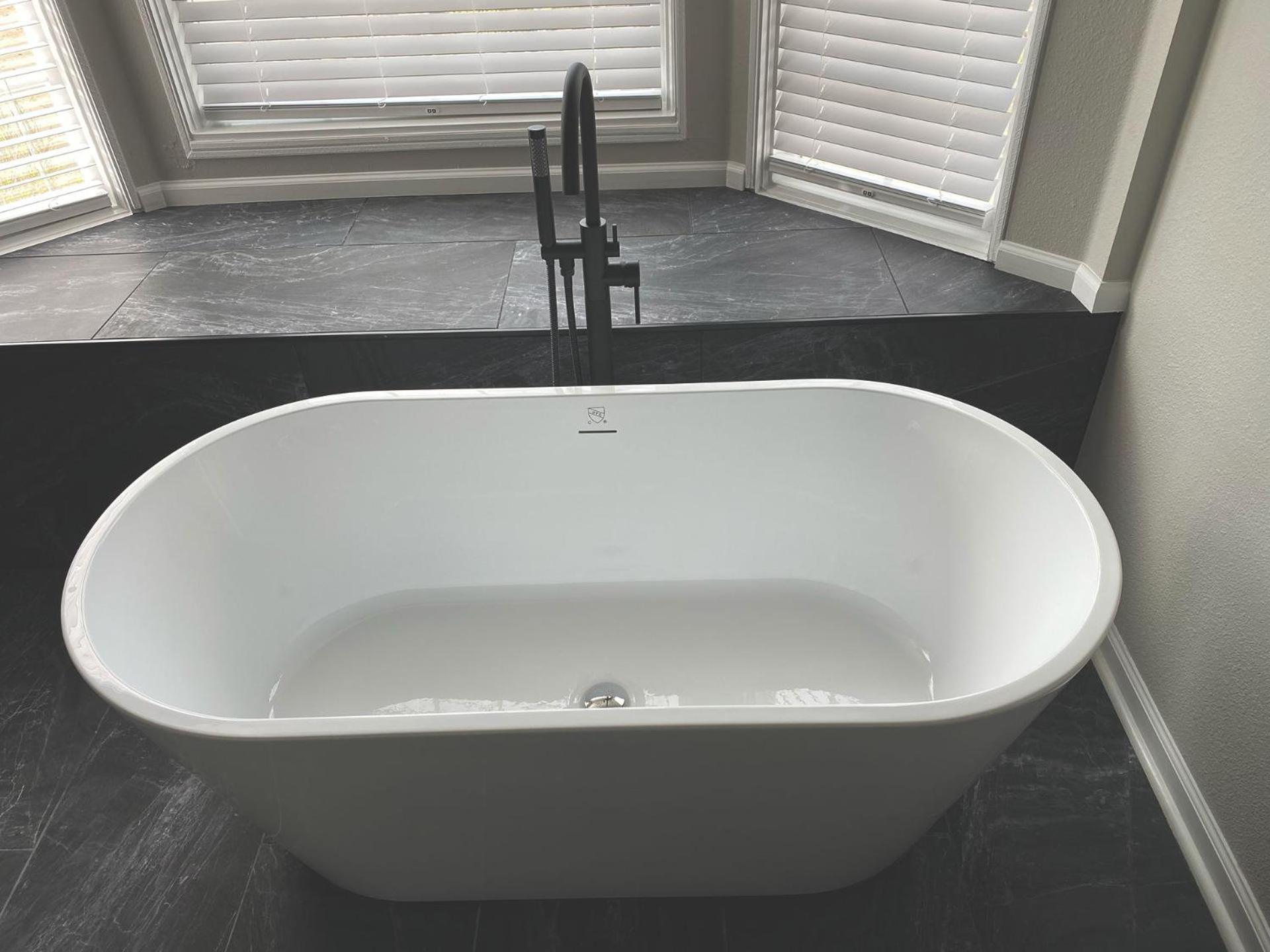 Deluxe King Suite - Photo 14