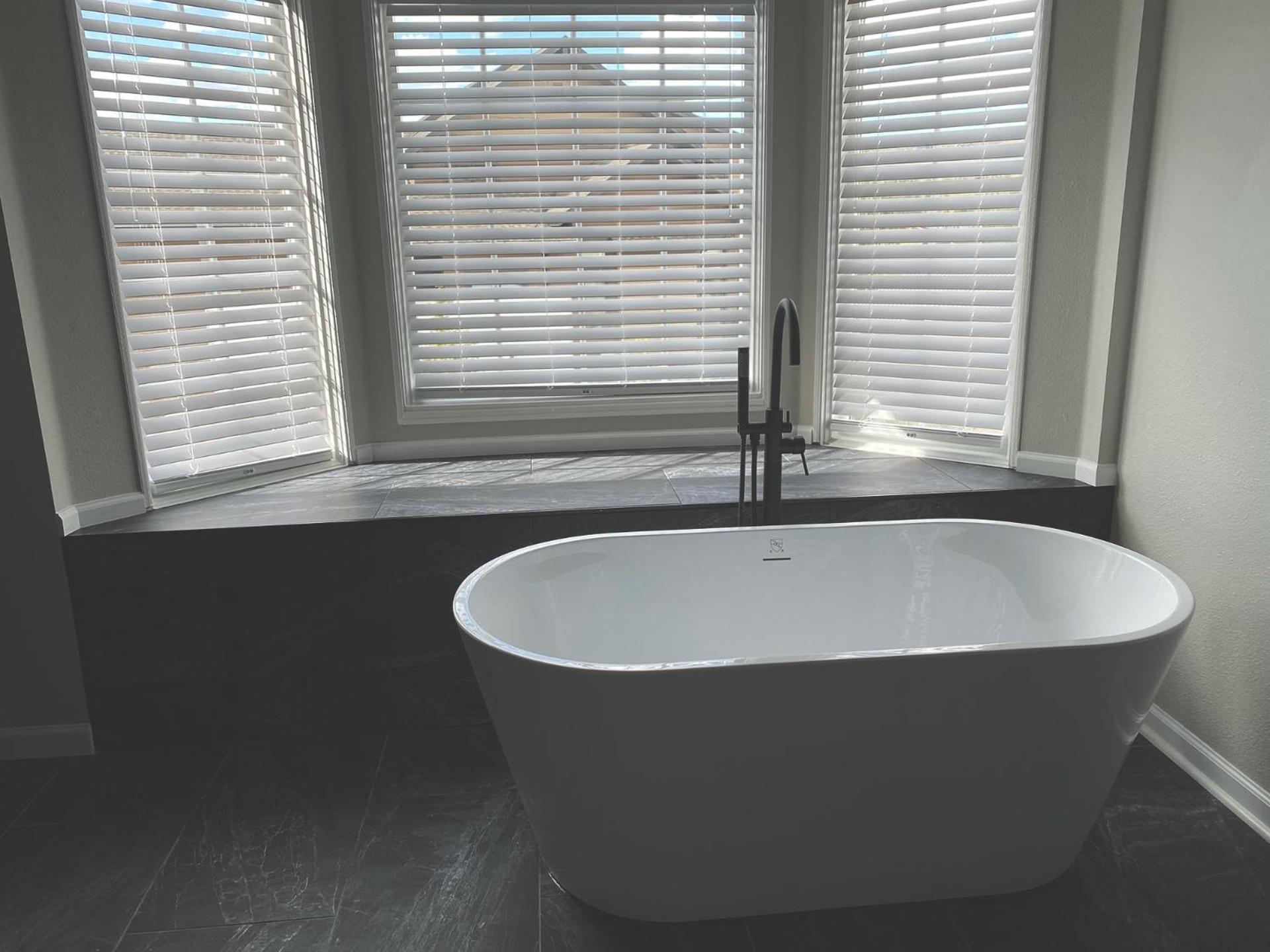 Deluxe King Suite - Photo 2