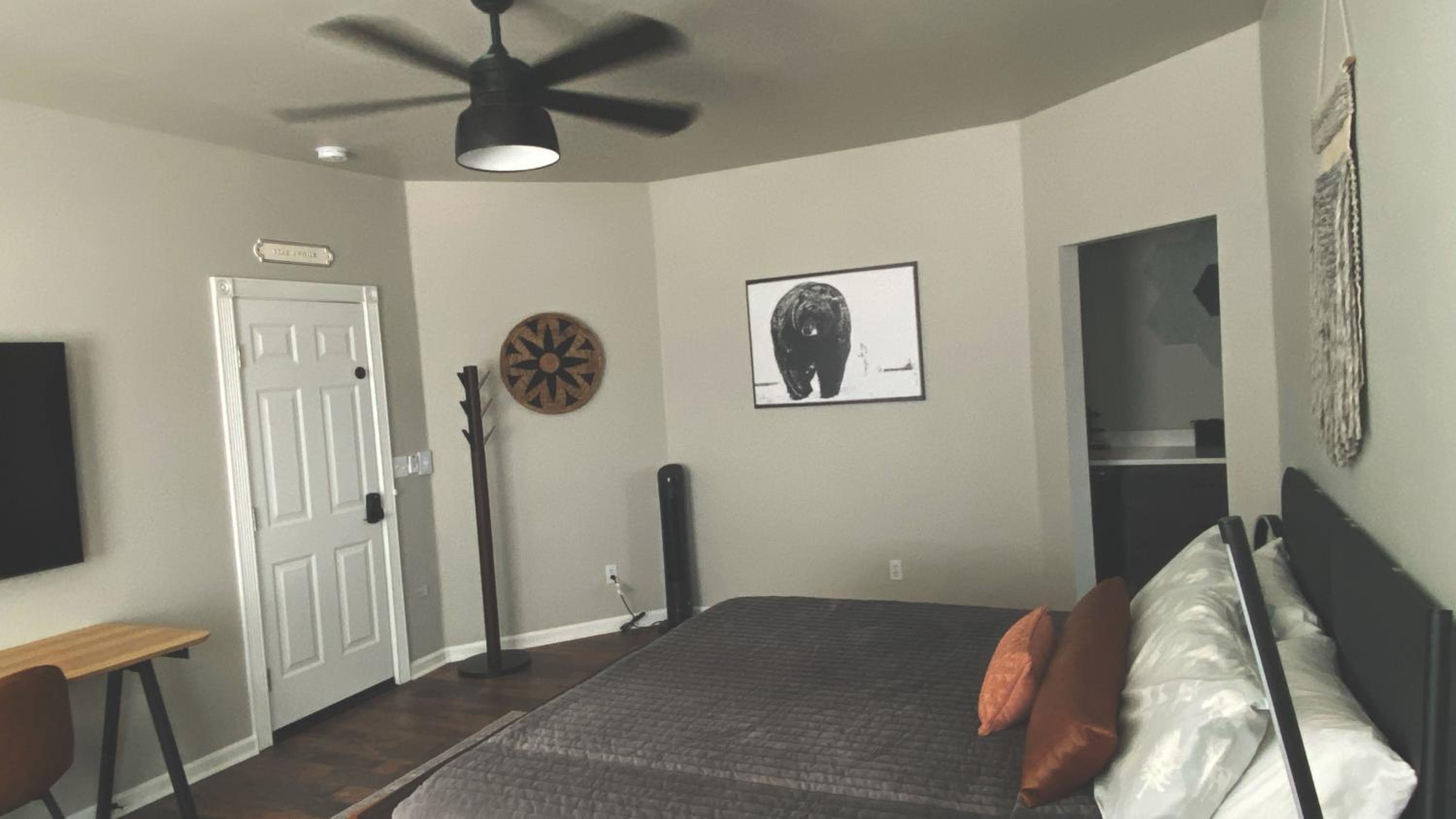 Deluxe King Suite - Photo 1