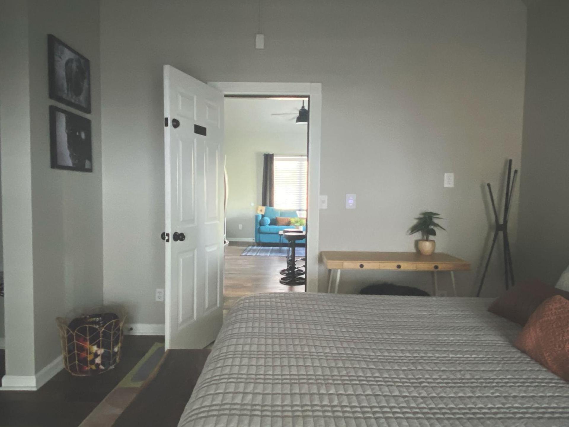 One-Bedroom Apartment - Photo 6