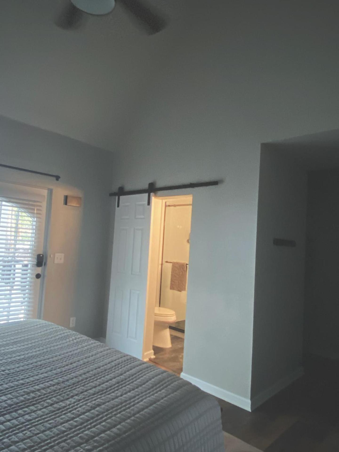 One-Bedroom Apartment - Photo 1