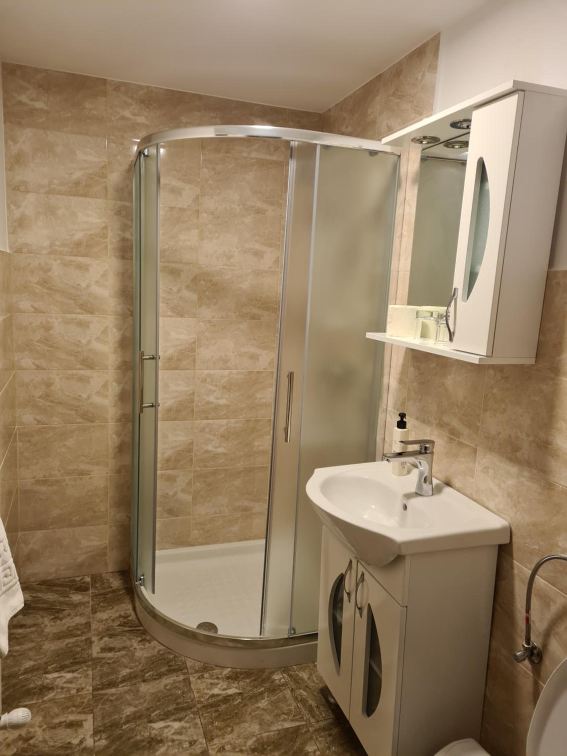 Suite - Photo 13