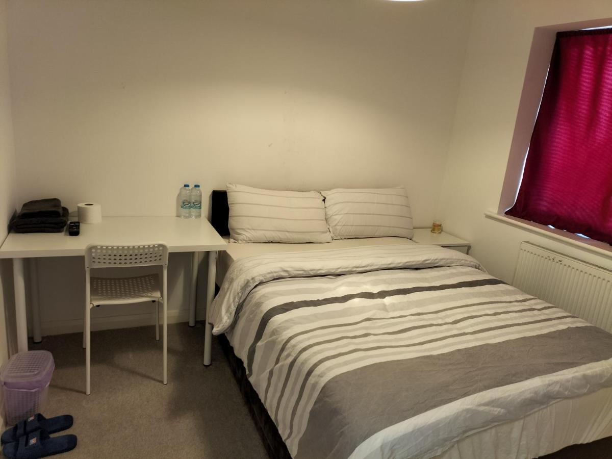 Double Room with Shared Bathroom photo 3