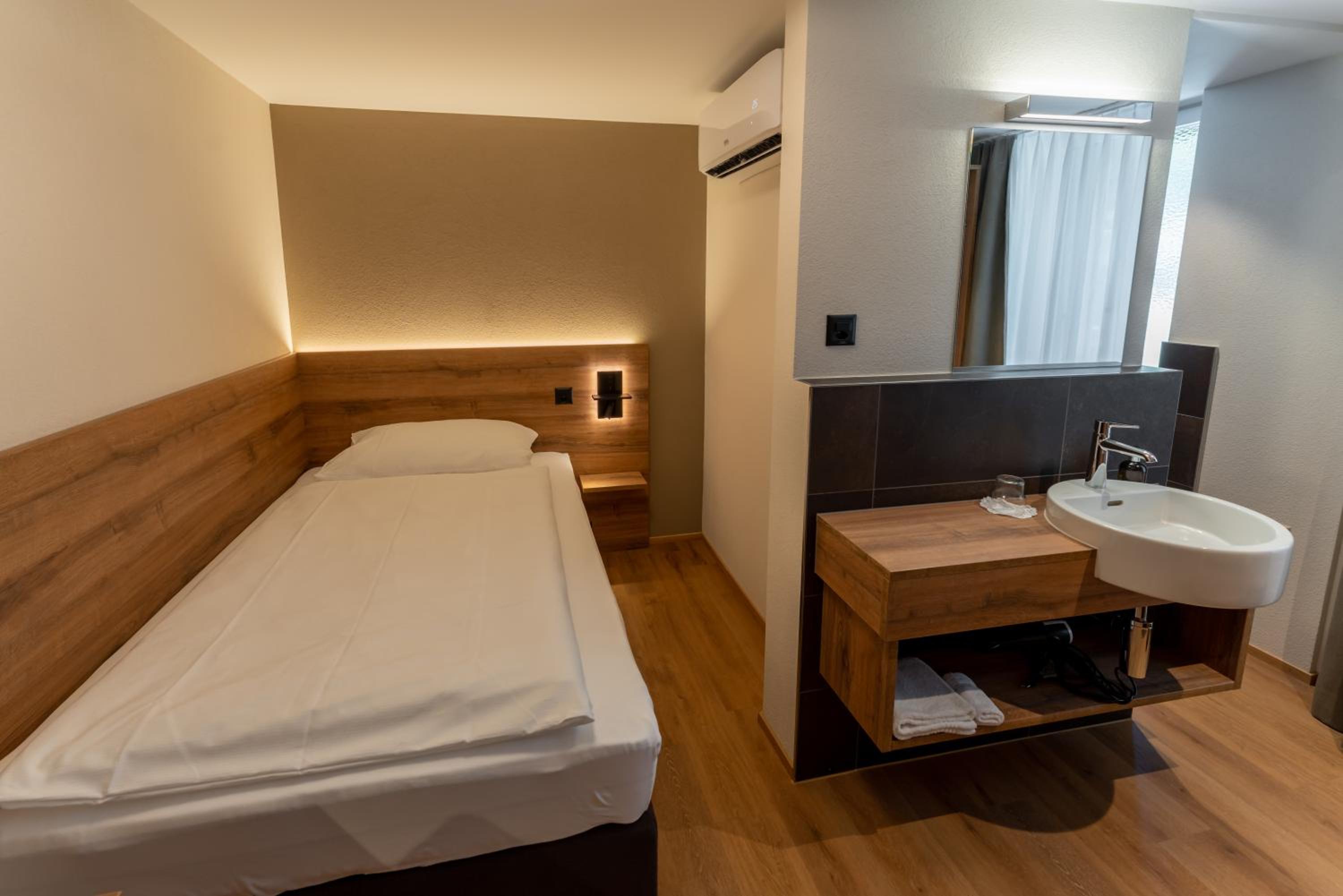 Single Room - Street Side