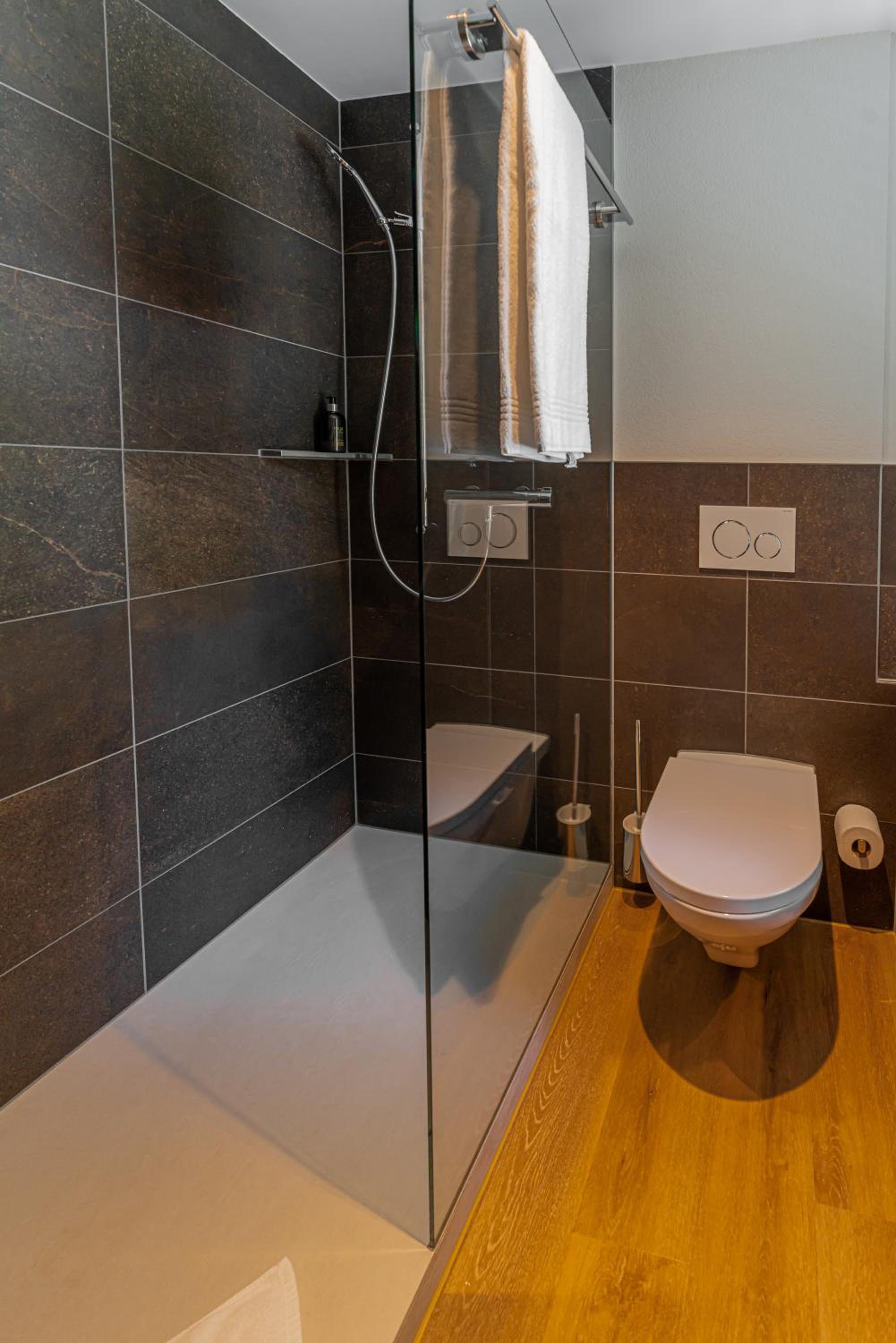 Double or Twin Room - Street Side - Photo 3