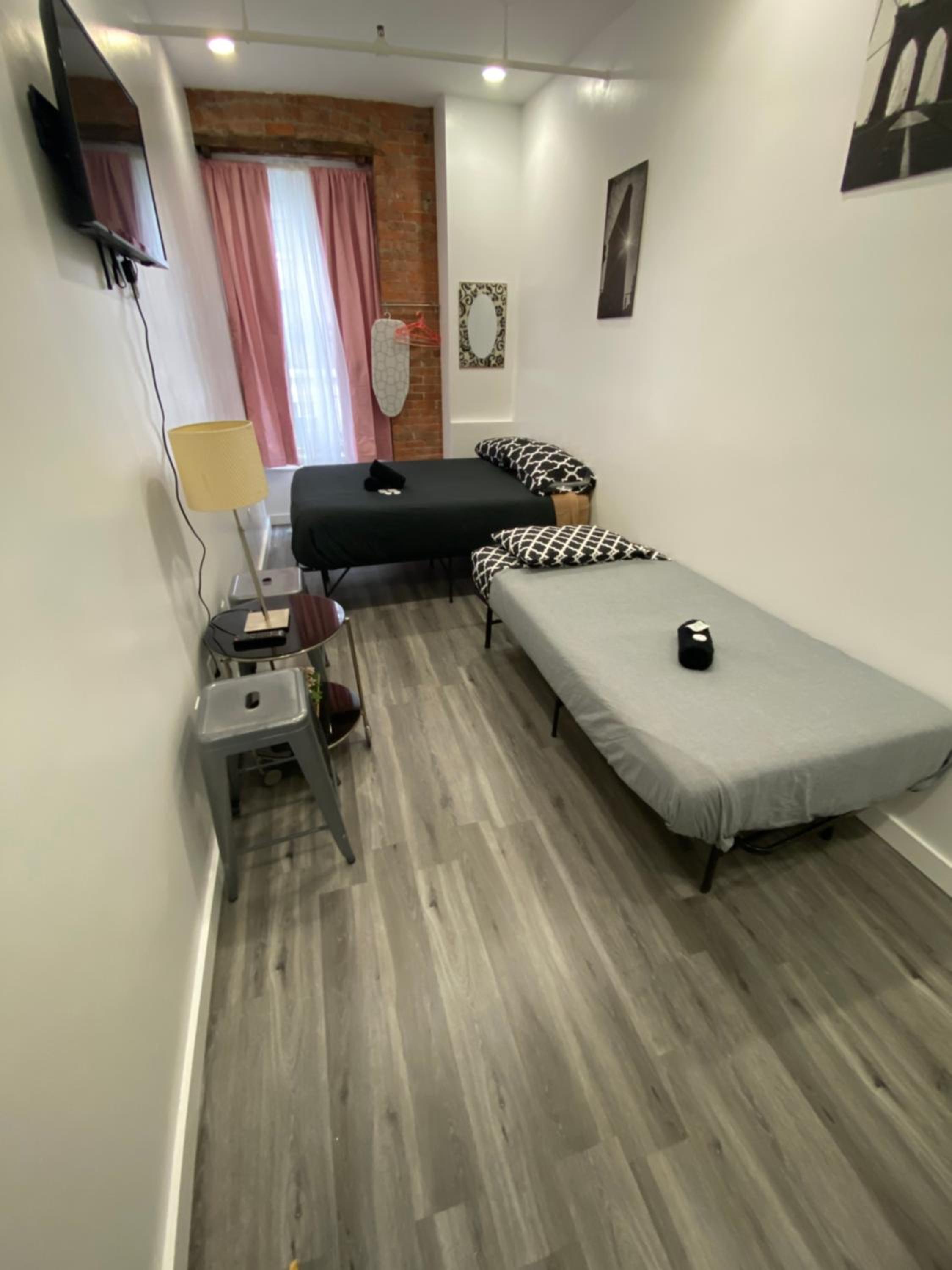 Apartment With Shared Bathroom photo 2