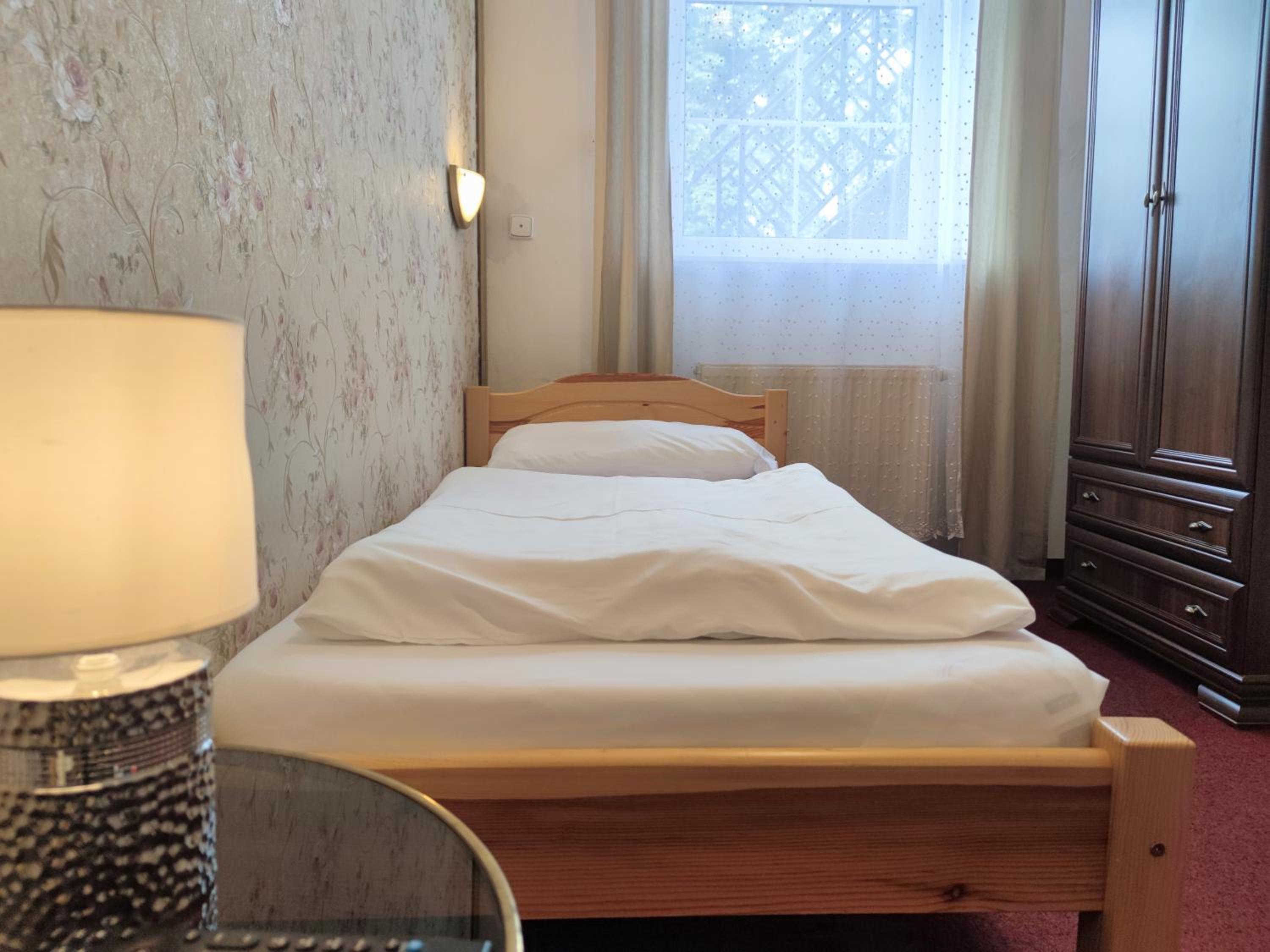 Small Single Room photo 2